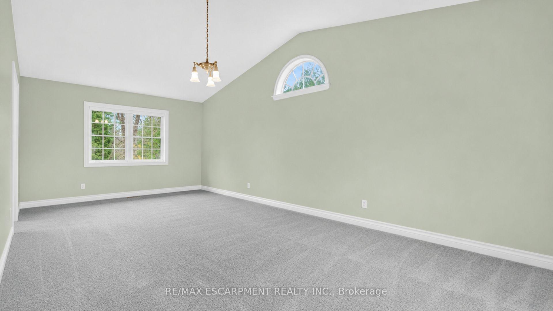 Photo 24 of 3046 South Drive, Burlington, Roseland — HOMEH