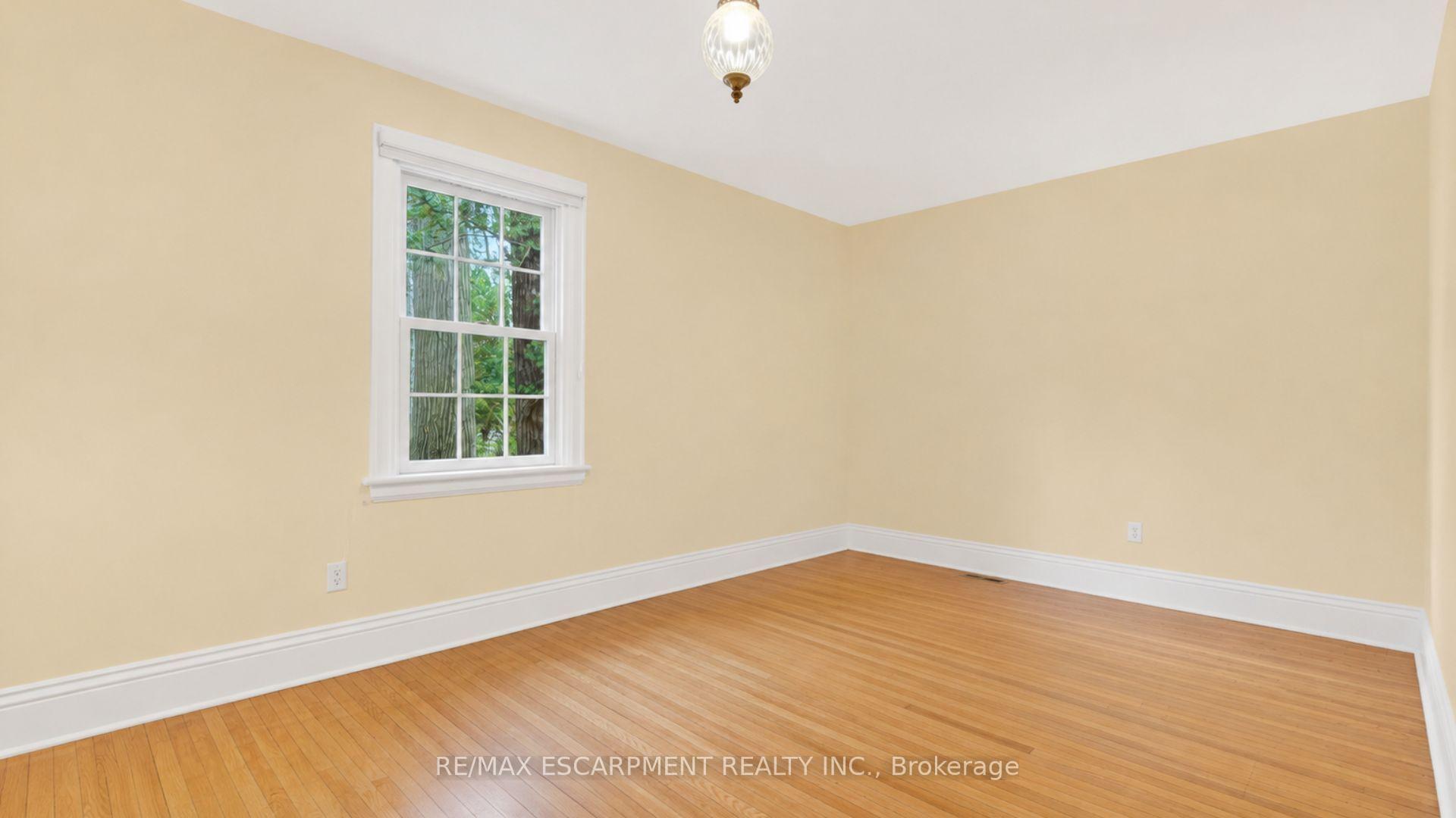 Photo 31 of 3046 South Drive, Burlington, Roseland — HOMEH
