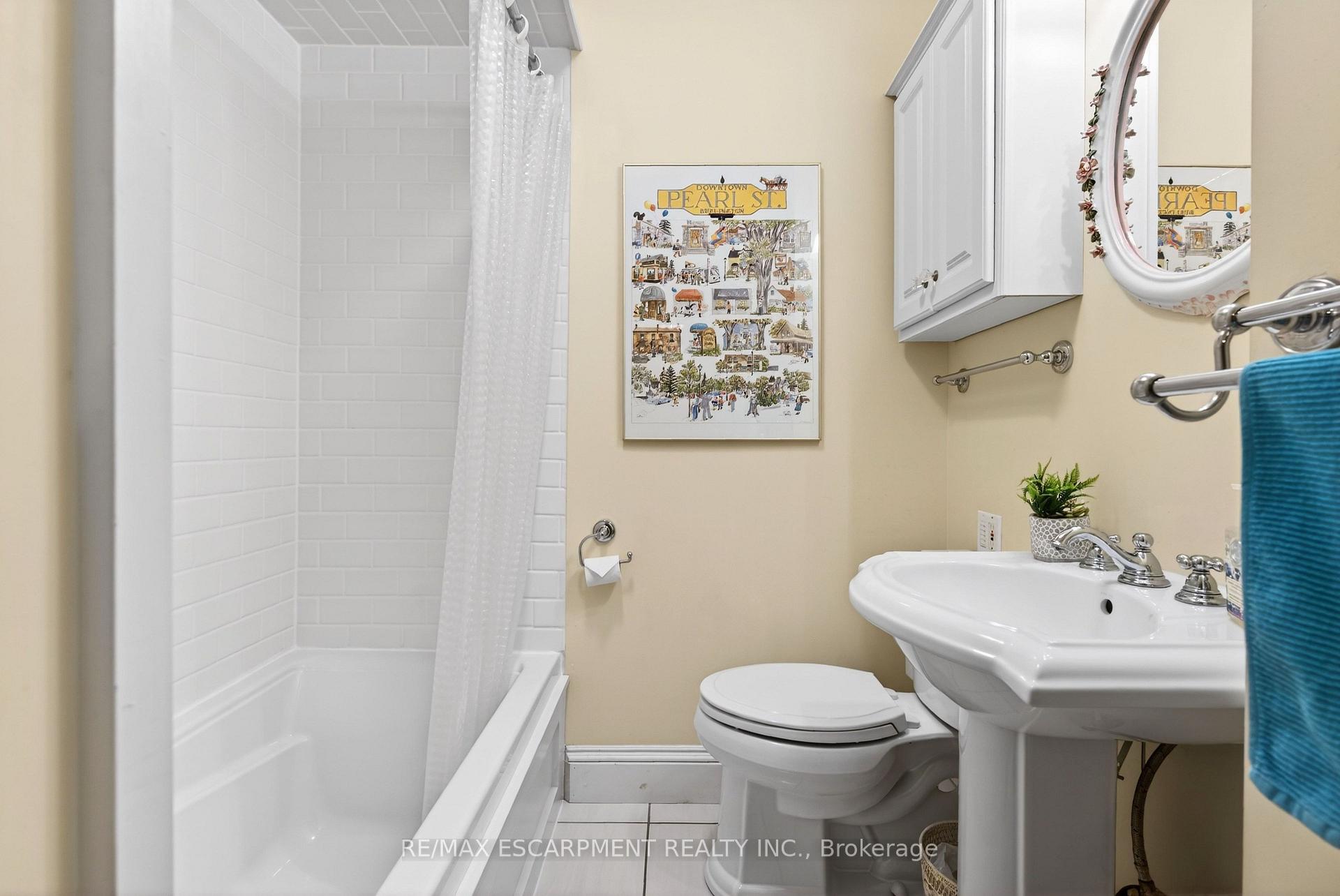 Photo 33 of 3046 South Drive, Burlington, Roseland — HOMEH