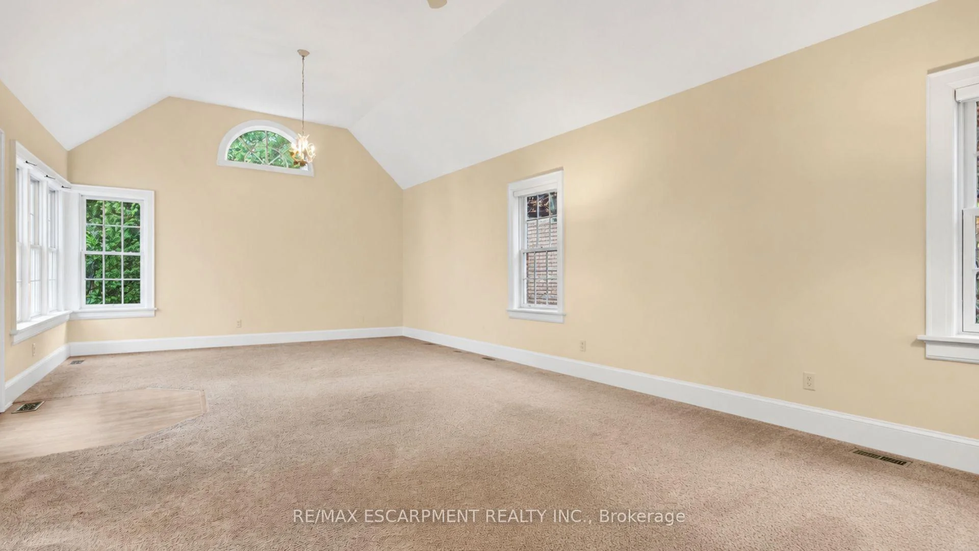 Photo 19 of 3046 South Drive, Burlington, Roseland — HOMEH
