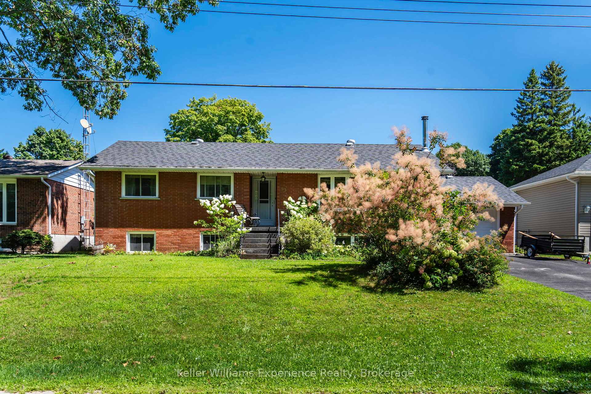 Photo 2 of 63 Lorne Avenue, Penetanguishene — HOMEH