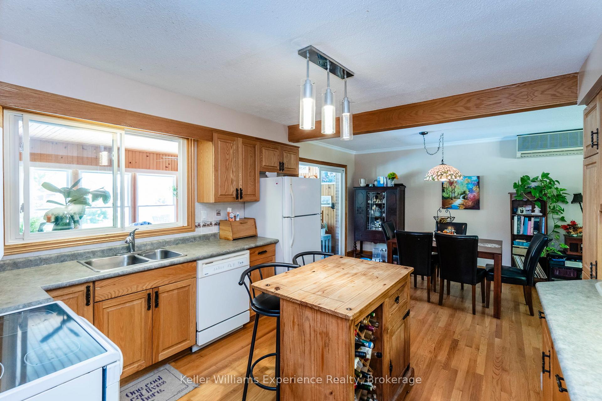 Photo 5 of 63 Lorne Avenue, Penetanguishene — HOMEH