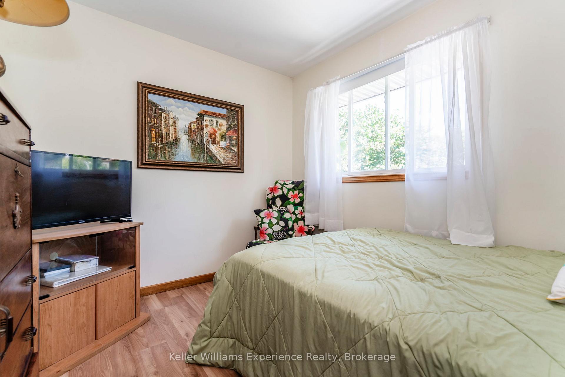 Photo 11 of 63 Lorne Avenue, Penetanguishene — HOMEH