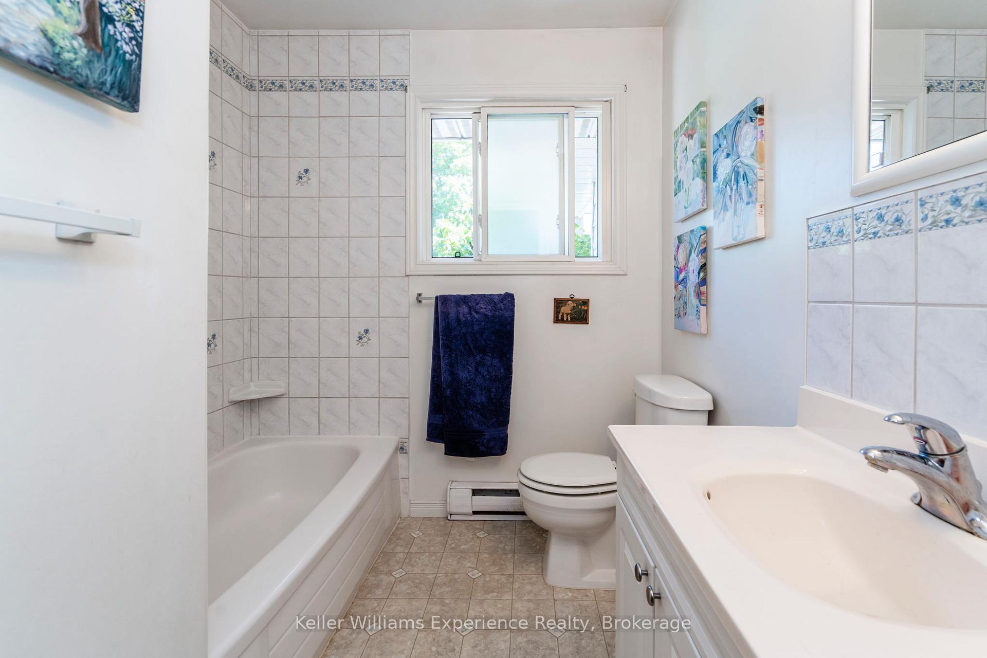 Photo 12 of 63 Lorne Avenue, Penetanguishene — HOMEH