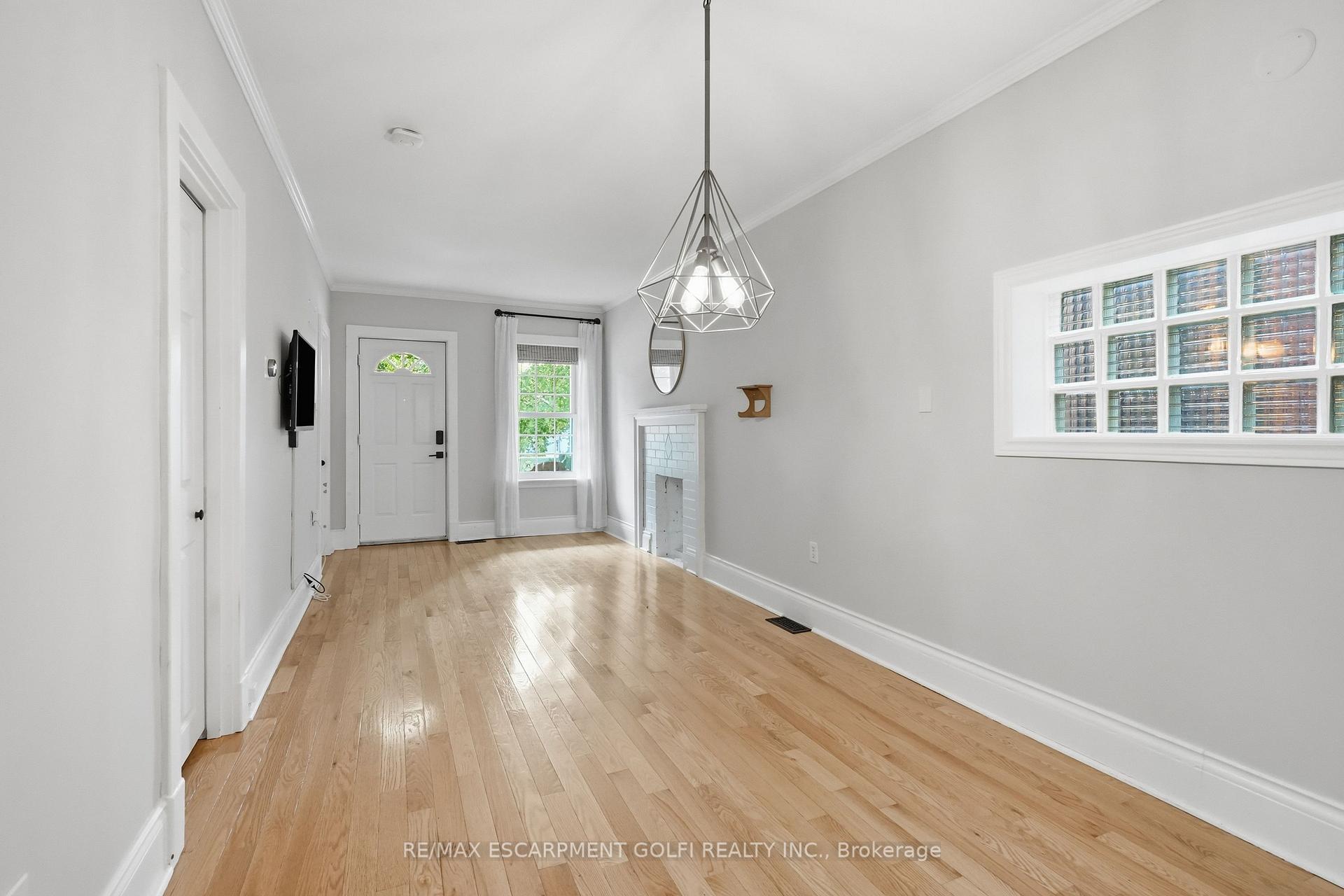 Photo 4 of 34 East 24th Street, Hamilton, Eastmount — HOMEH