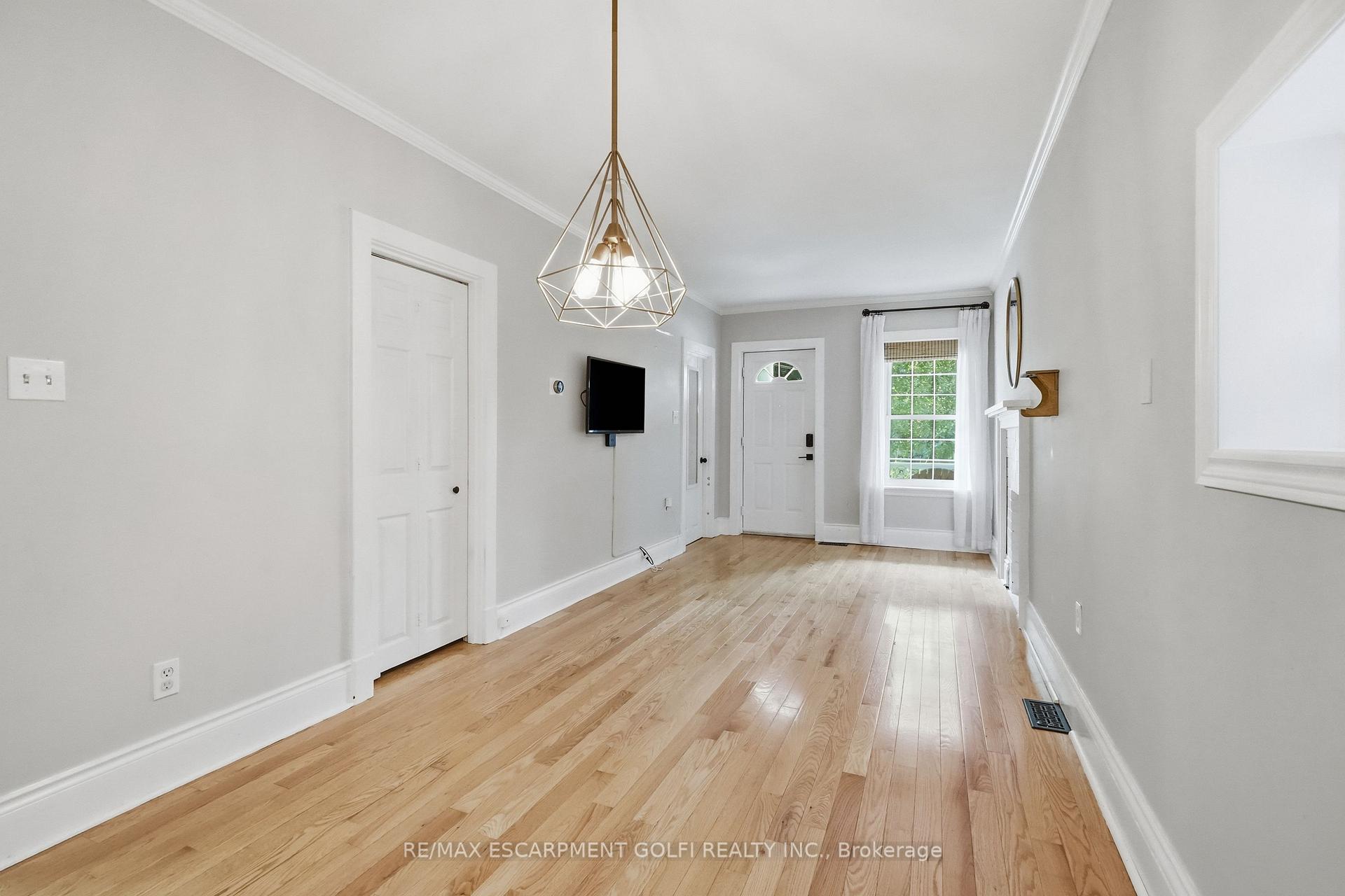 Photo 5 of 34 East 24th Street, Hamilton, Eastmount — HOMEH