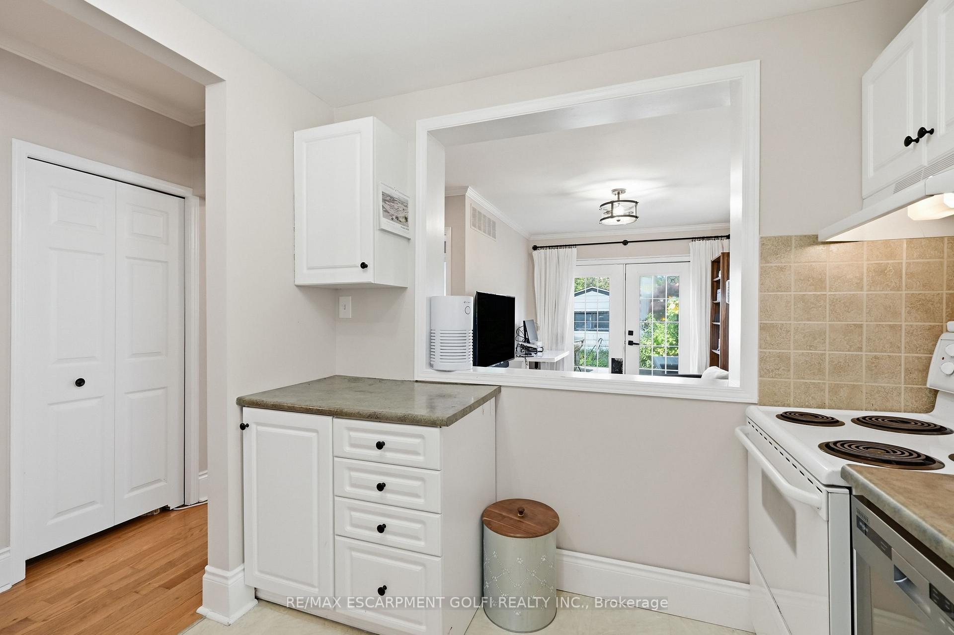 Photo 8 of 34 East 24th Street, Hamilton, Eastmount — HOMEH