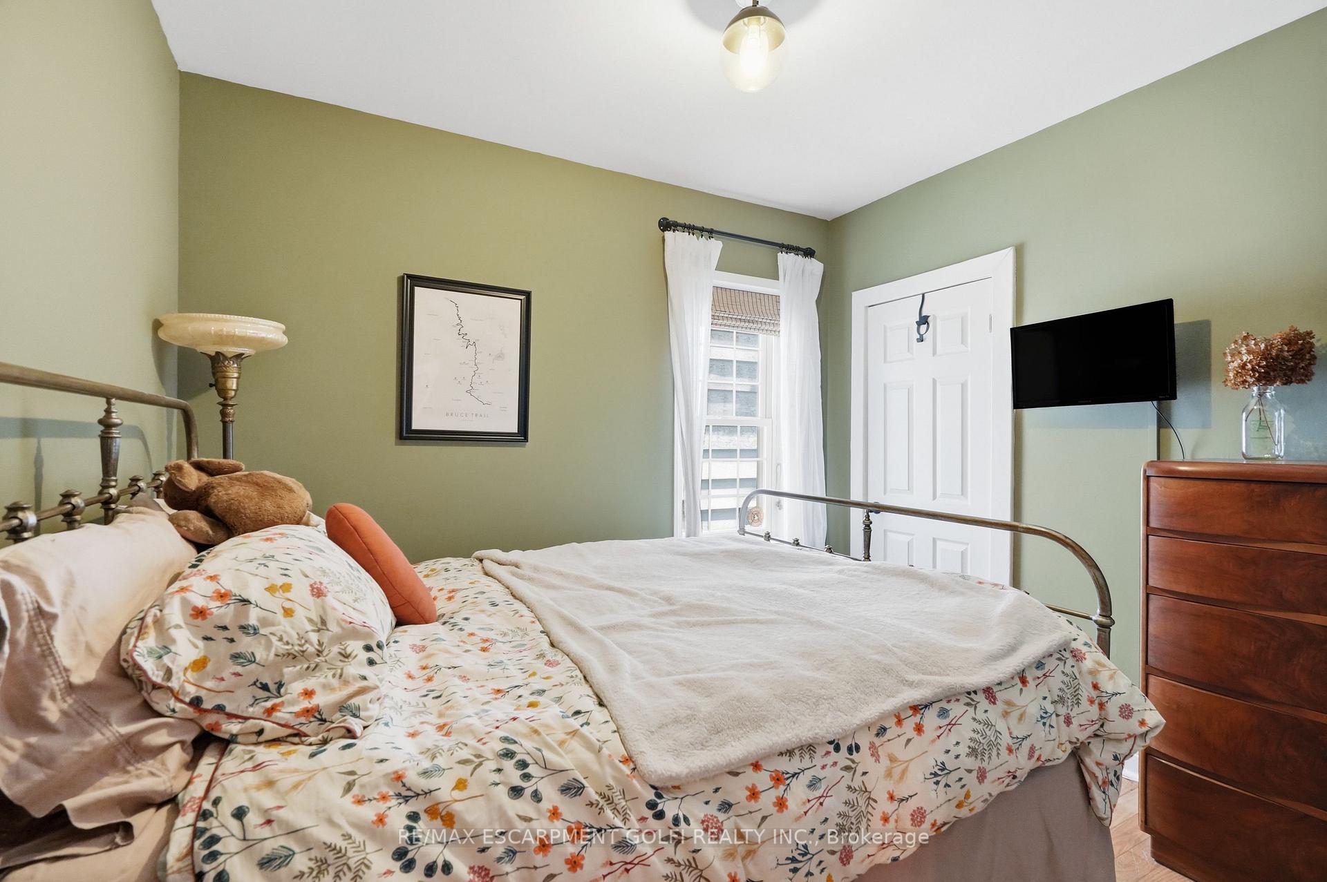Photo 12 of 34 East 24th Street, Hamilton, Eastmount — HOMEH