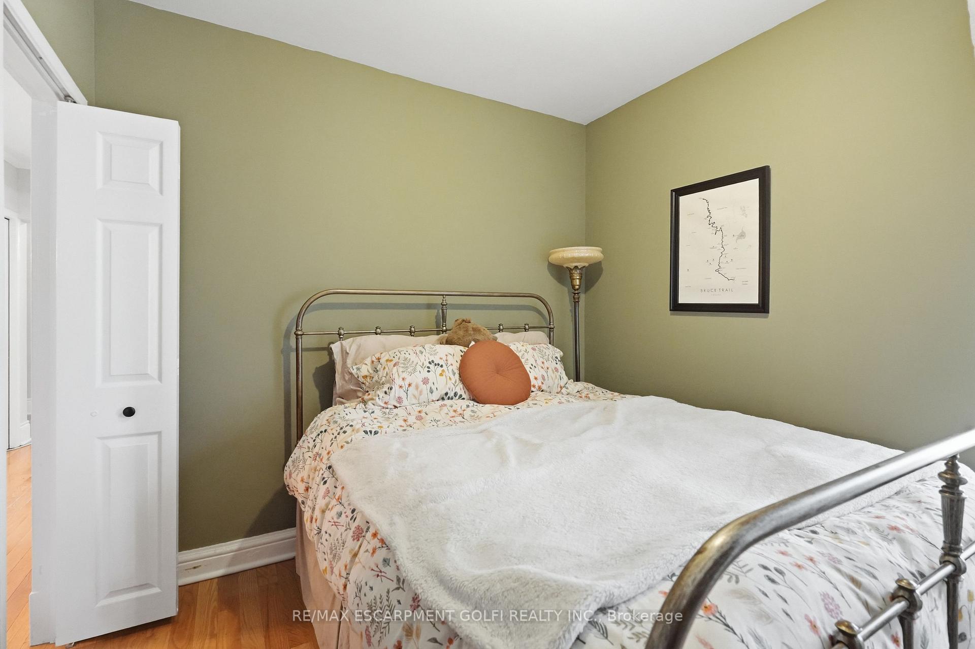 Photo 13 of 34 East 24th Street, Hamilton, Eastmount — HOMEH