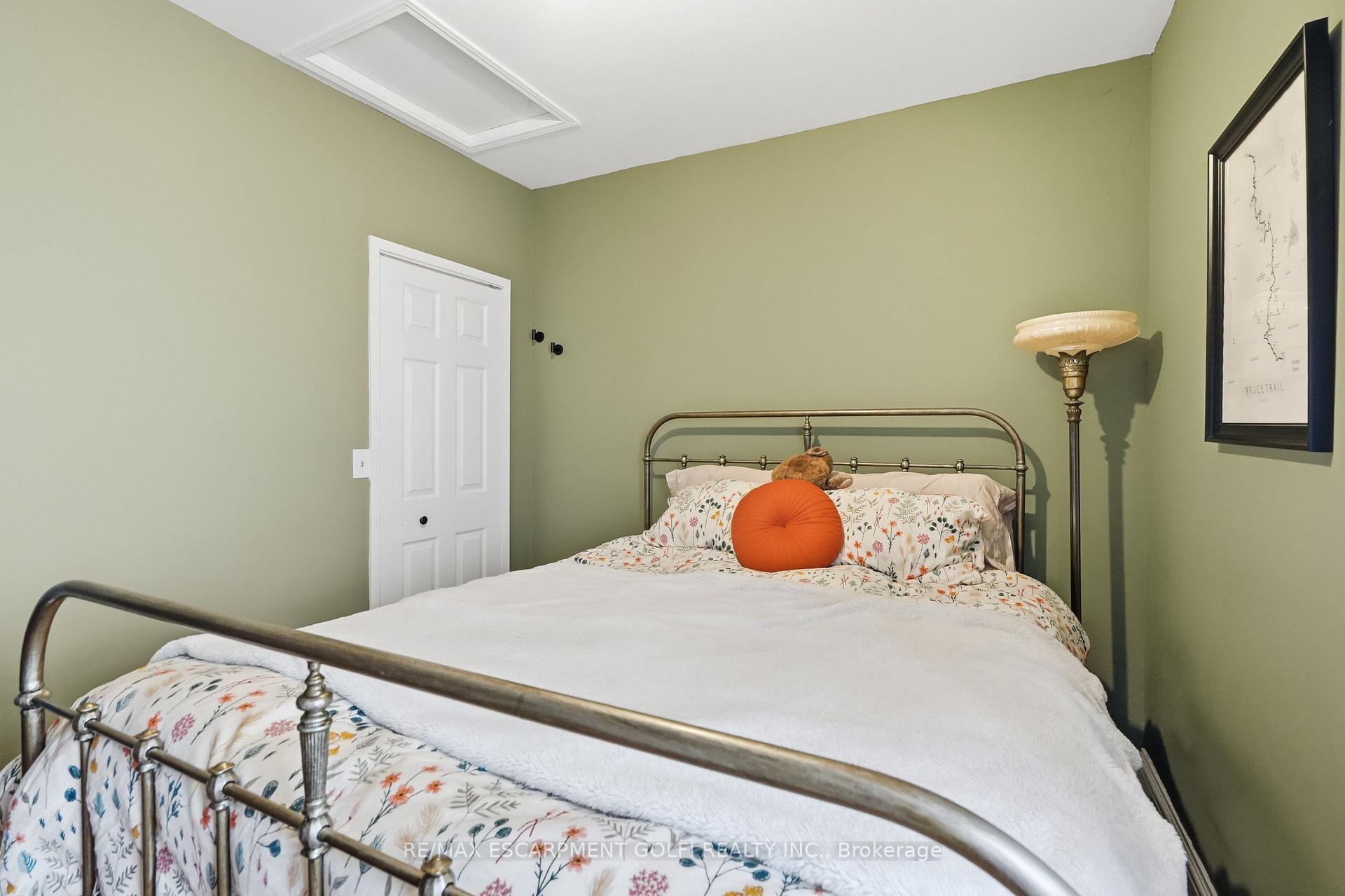 Photo 14 of 34 East 24th Street, Hamilton, Eastmount — HOMEH