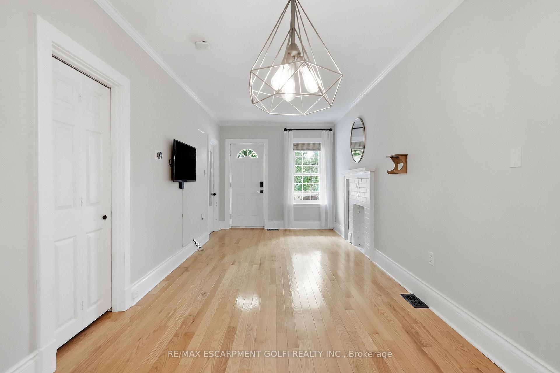Photo 30 of 34 East 24th Street, Hamilton, Eastmount — HOMEH