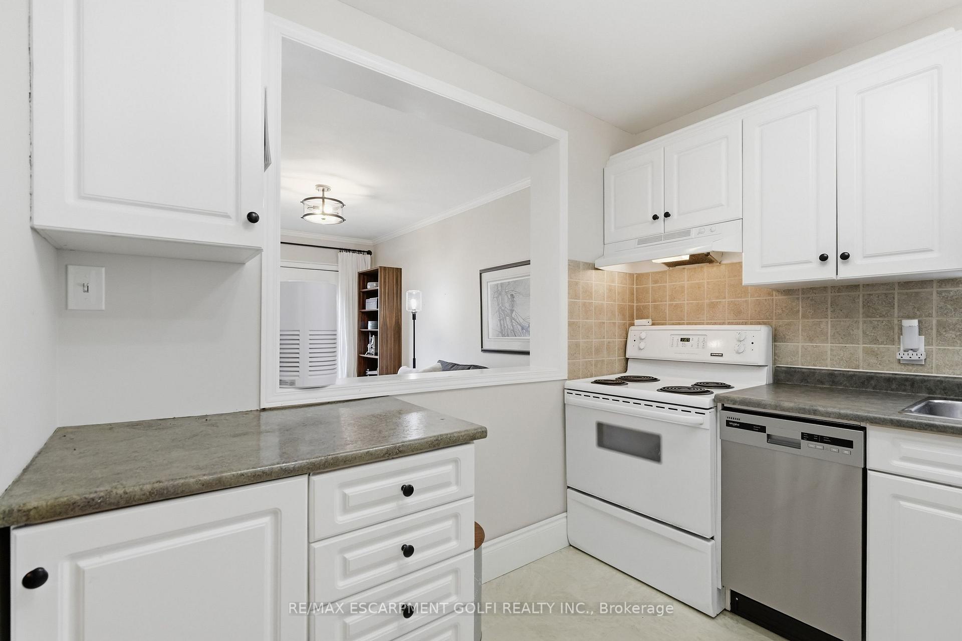 Photo 31 of 34 East 24th Street, Hamilton, Eastmount — HOMEH