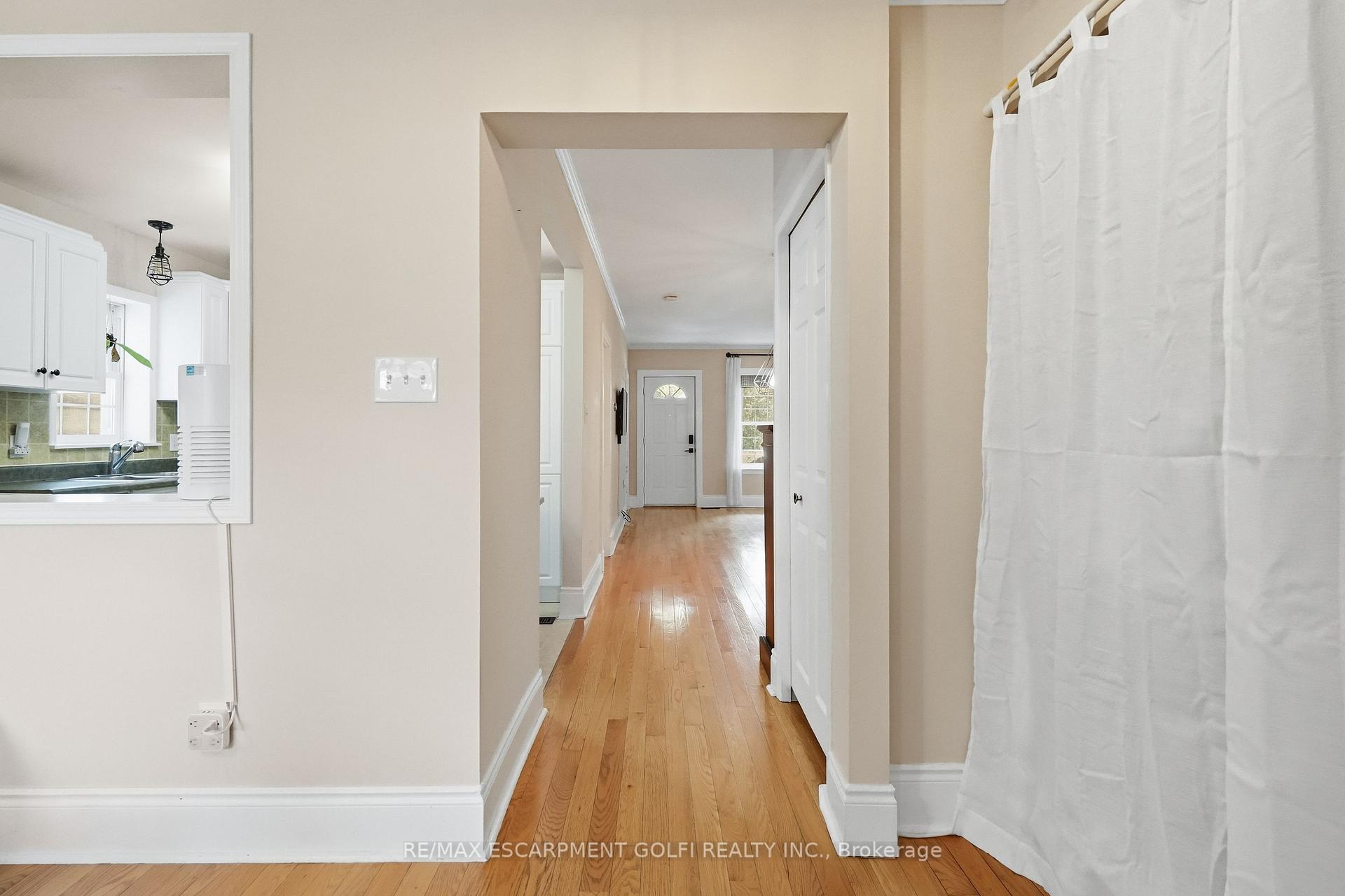 Photo 33 of 34 East 24th Street, Hamilton, Eastmount — HOMEH