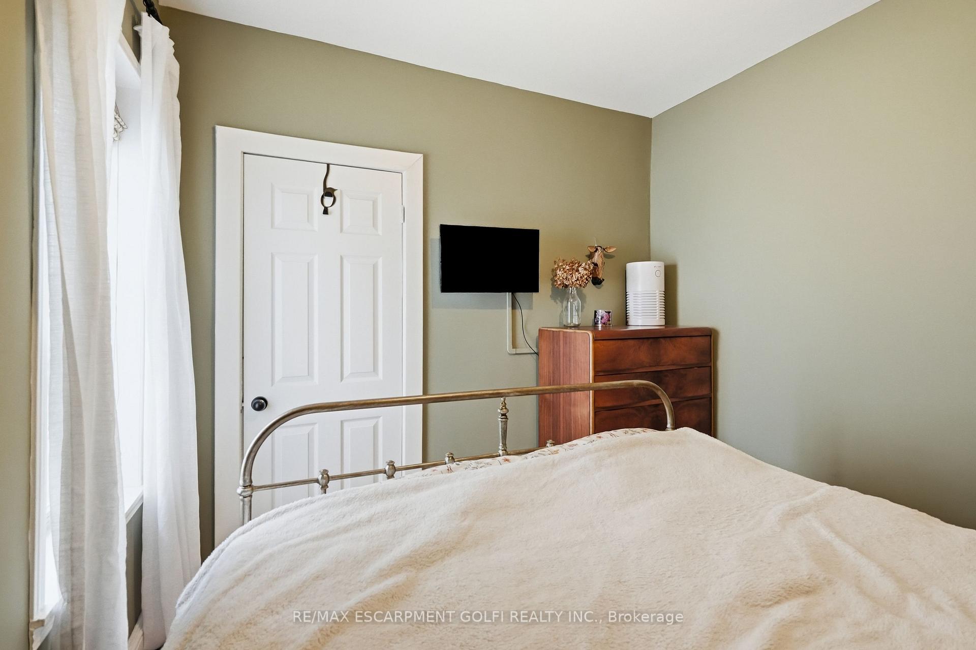 Photo 35 of 34 East 24th Street, Hamilton, Eastmount — HOMEH