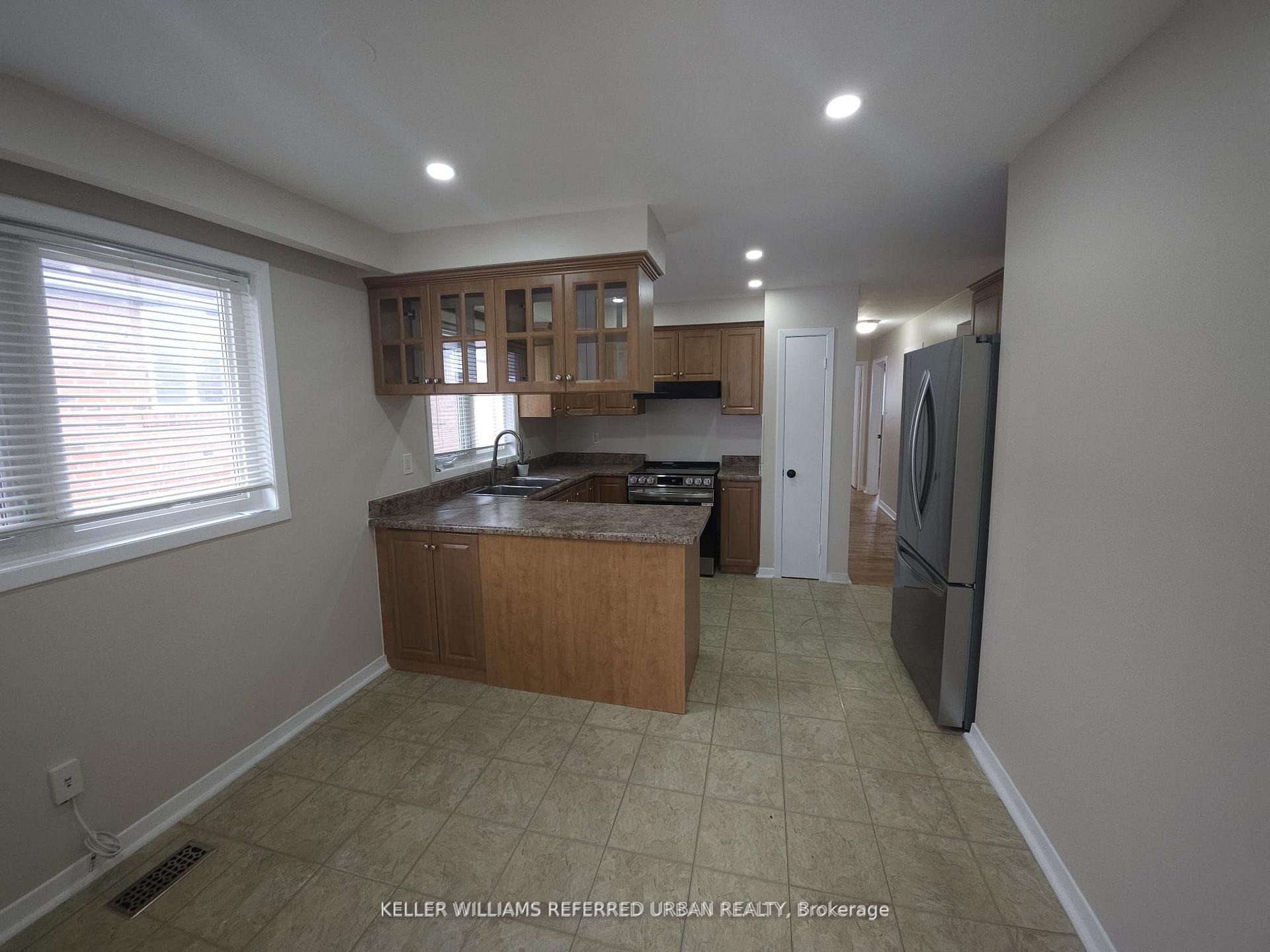 Photo 4 of 30 Picaro Drive, North York, Glenfield-Jane Heights — HOMEH