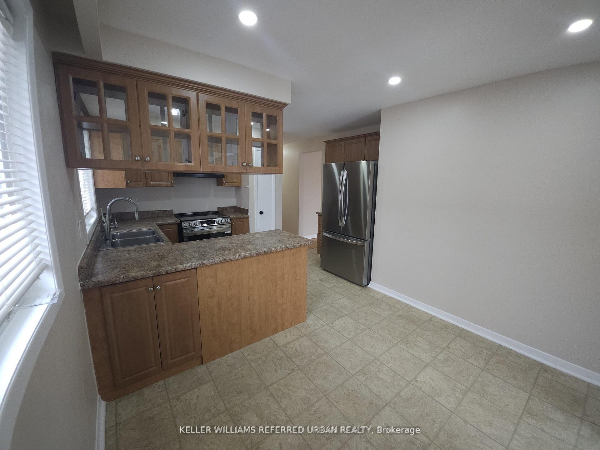 Photo 5 of 30 Picaro Drive, North York, Glenfield-Jane Heights — HOMEH