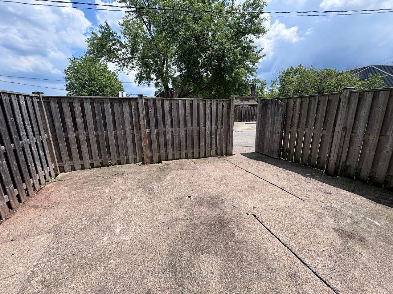 Photo 4 of Unit 304, 5 Viking Court, Grimsby, Grimsby Beach — HOMEH