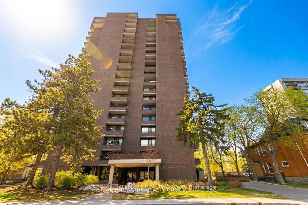 Front of Unit 2003, 71 Somerset Street W