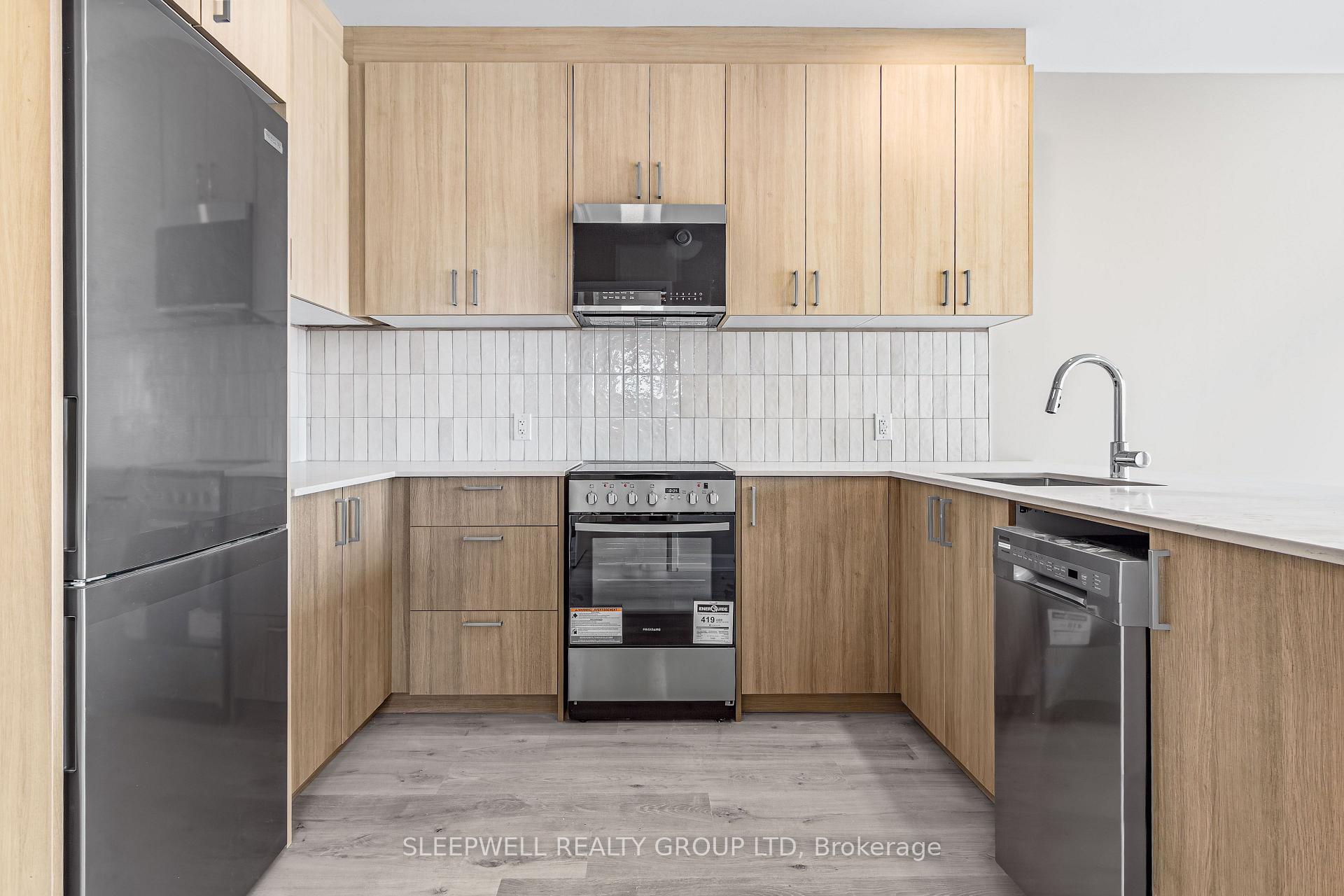 Photo 3 of Unit 403, 370 Cambridge Street N, Ottawa, West Centre Town — HOMEH