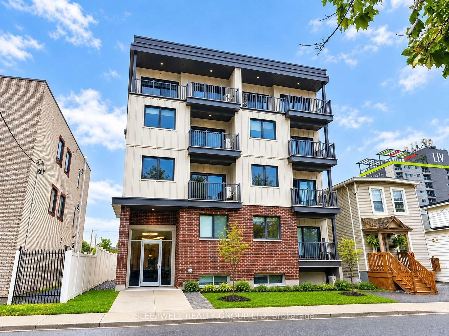 Photo of Unit 303, 370 Cambridge Street N