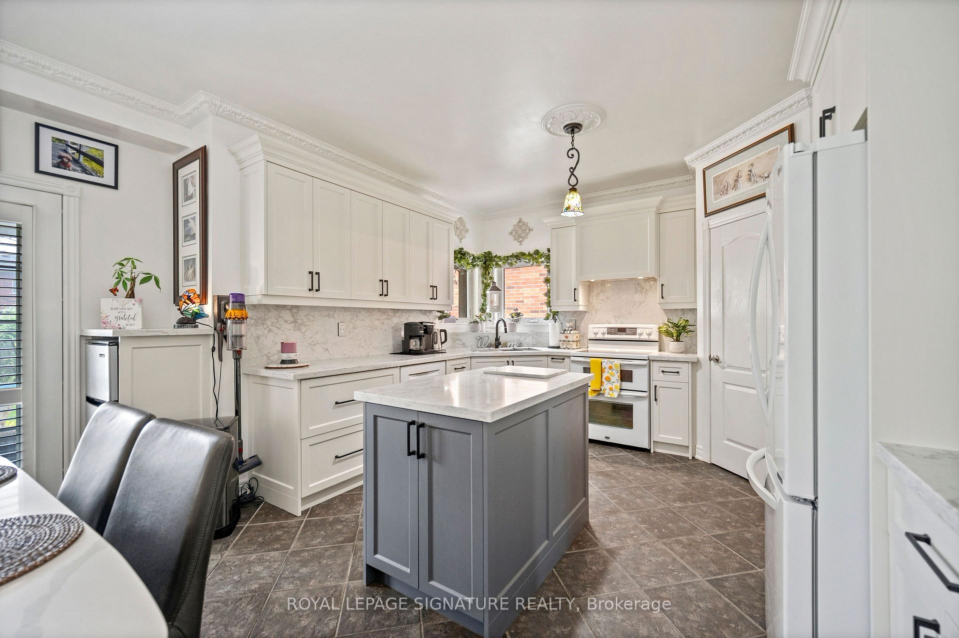 Photo 19 of 11 Downey Drive, Whitby, Brooklin — HOMEH