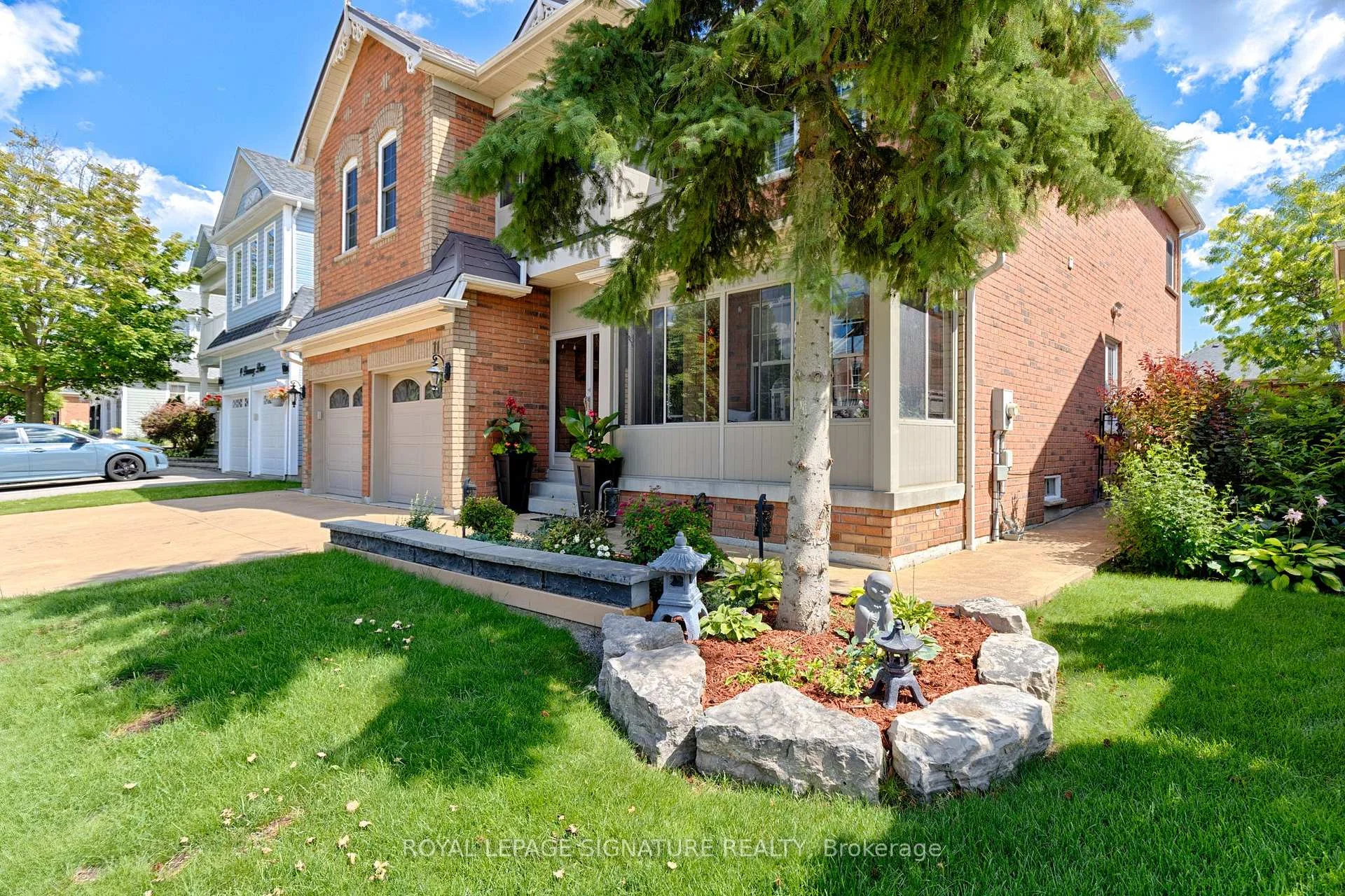 Photo 2 of 11 Downey Drive, Whitby, Brooklin — HOMEH