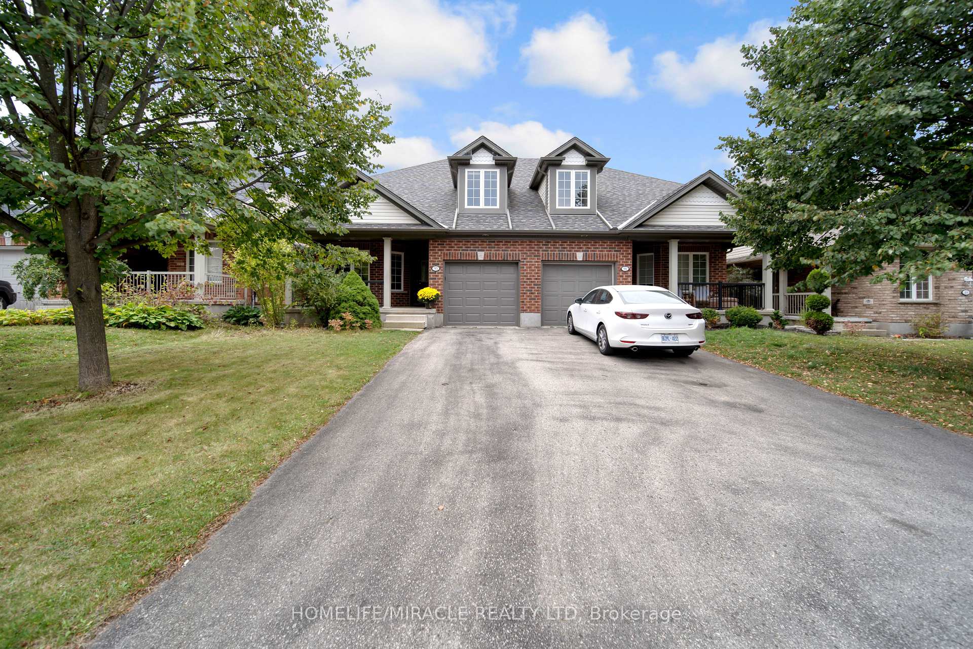 Photo 2 of 93 Lynch Circle, Guelph, Pineridge/Westminster Woods — HOMEH