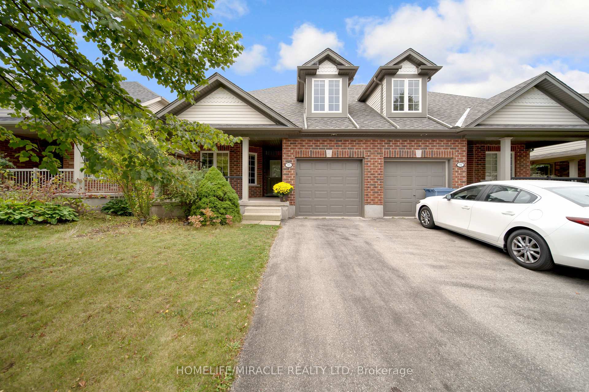 Photo 3 of 93 Lynch Circle, Guelph, Pineridge/Westminster Woods — HOMEH