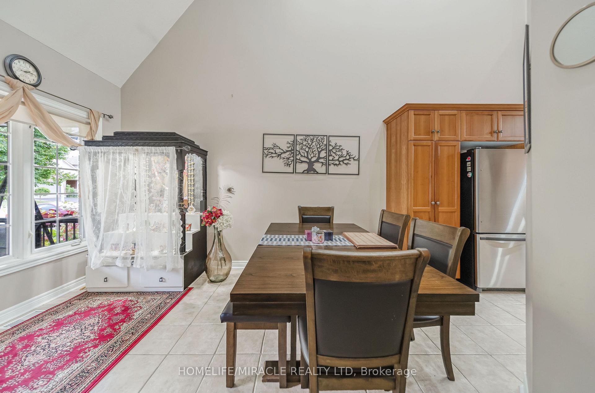 Photo 9 of 93 Lynch Circle, Guelph, Pineridge/Westminster Woods — HOMEH