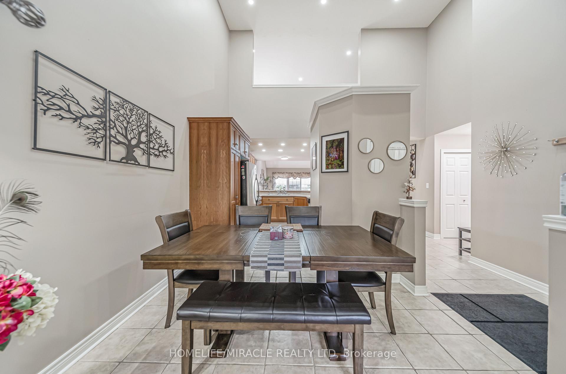Photo 10 of 93 Lynch Circle, Guelph, Pineridge/Westminster Woods — HOMEH