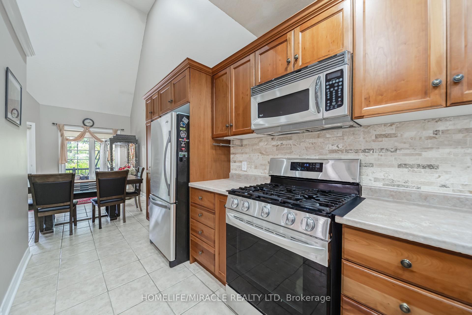 Photo 14 of 93 Lynch Circle, Guelph, Pineridge/Westminster Woods — HOMEH