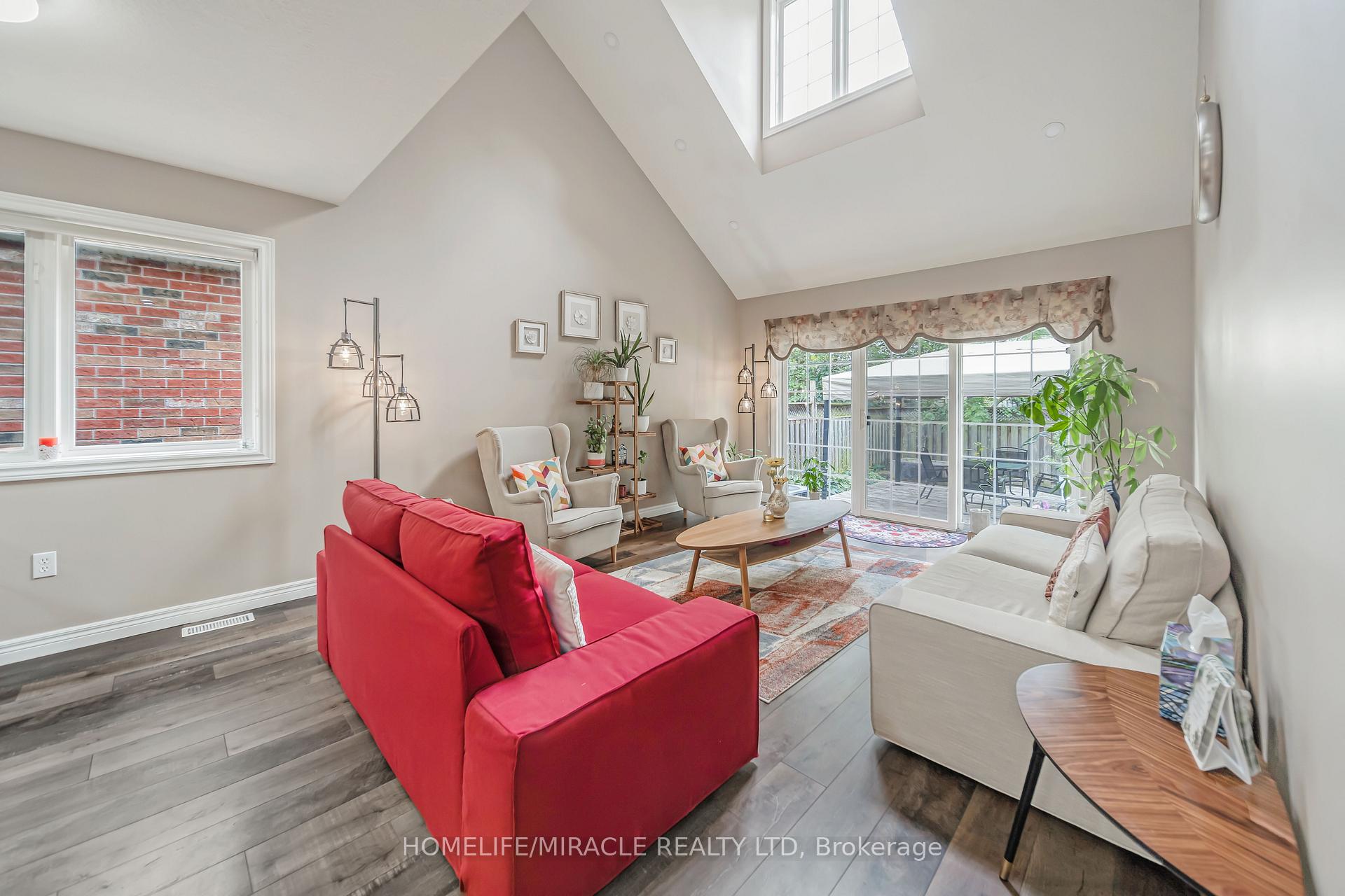 Photo 16 of 93 Lynch Circle, Guelph, Pineridge/Westminster Woods — HOMEH