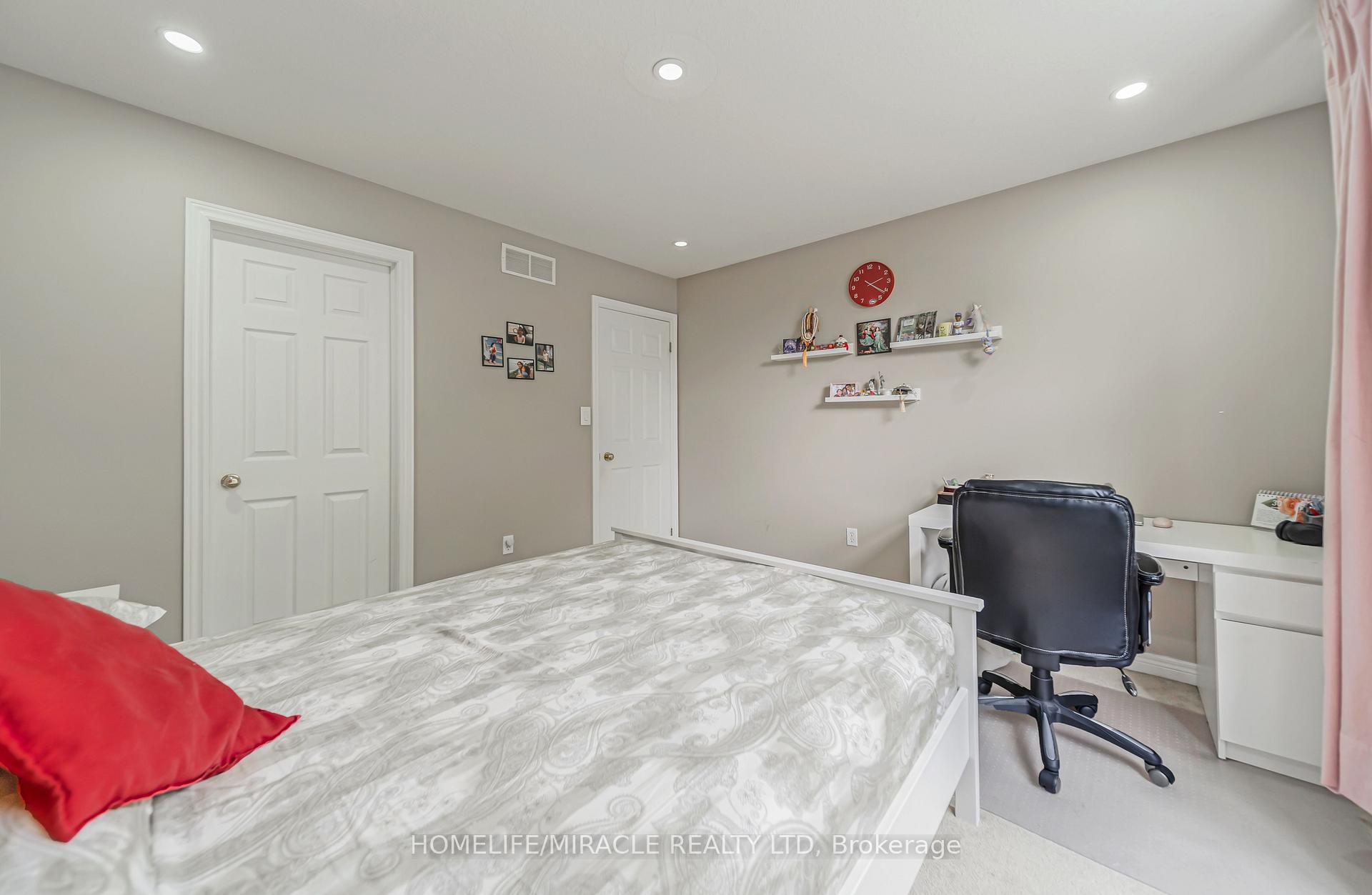 Photo 31 of 93 Lynch Circle, Guelph, Pineridge/Westminster Woods — HOMEH