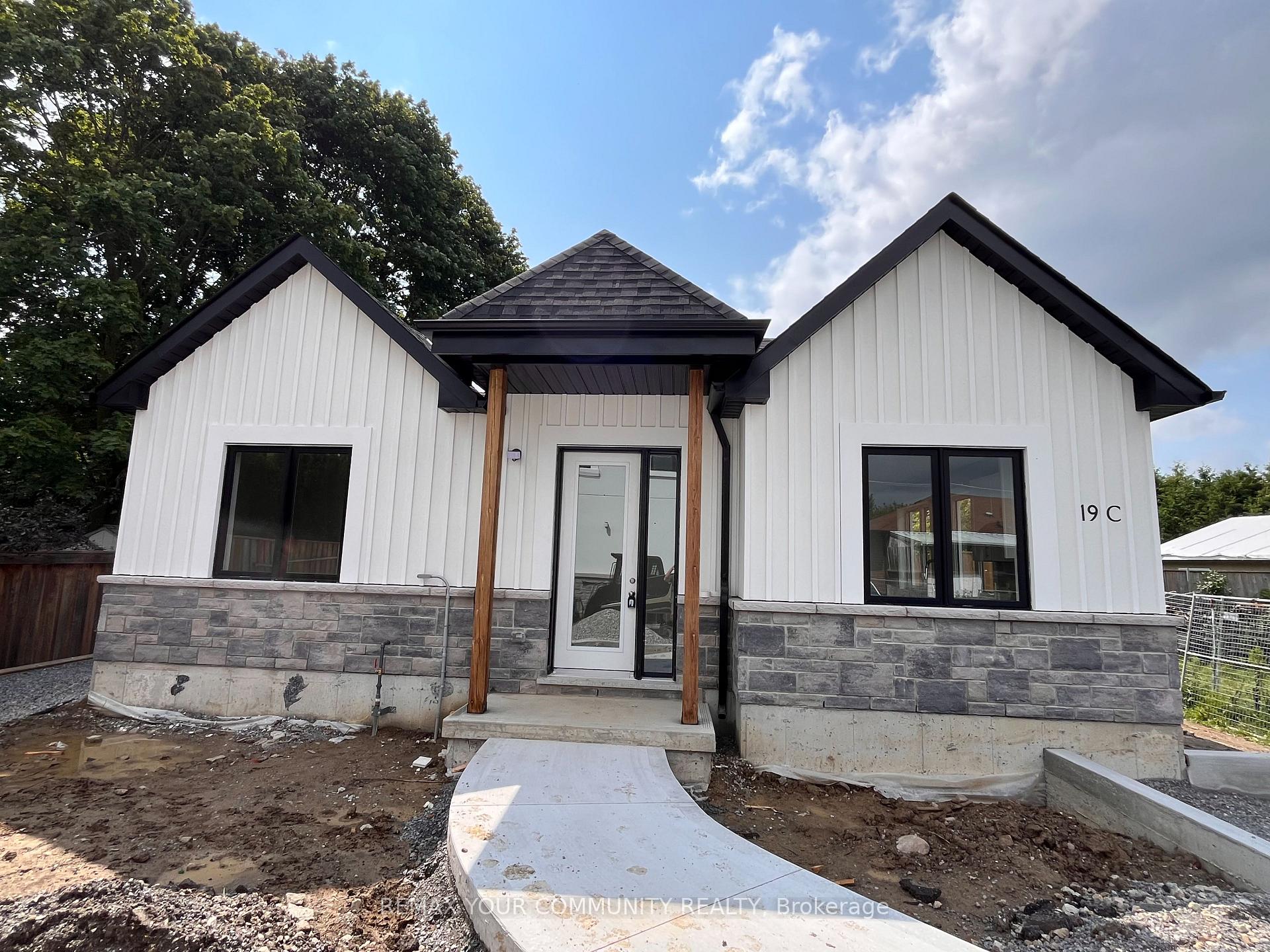 Photo 1 of Unit 3, 19 Cousins Drive, Aurora, Aurora Village — HOMEH