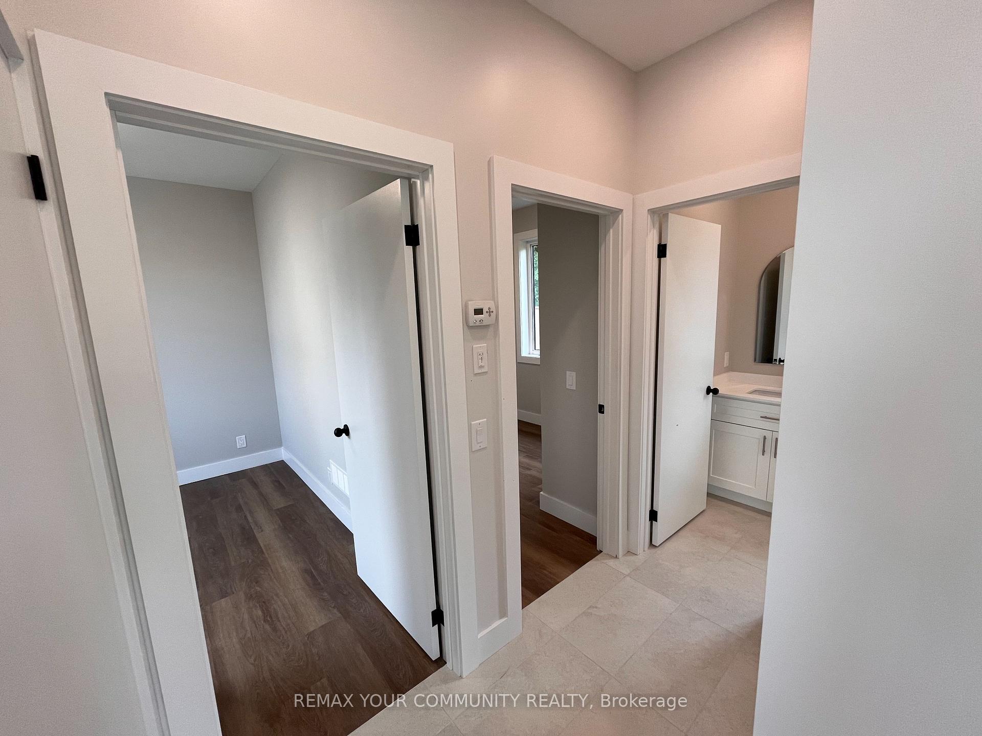 Photo 3 of Unit 3, 19 Cousins Drive, Aurora, Aurora Village — HOMEH