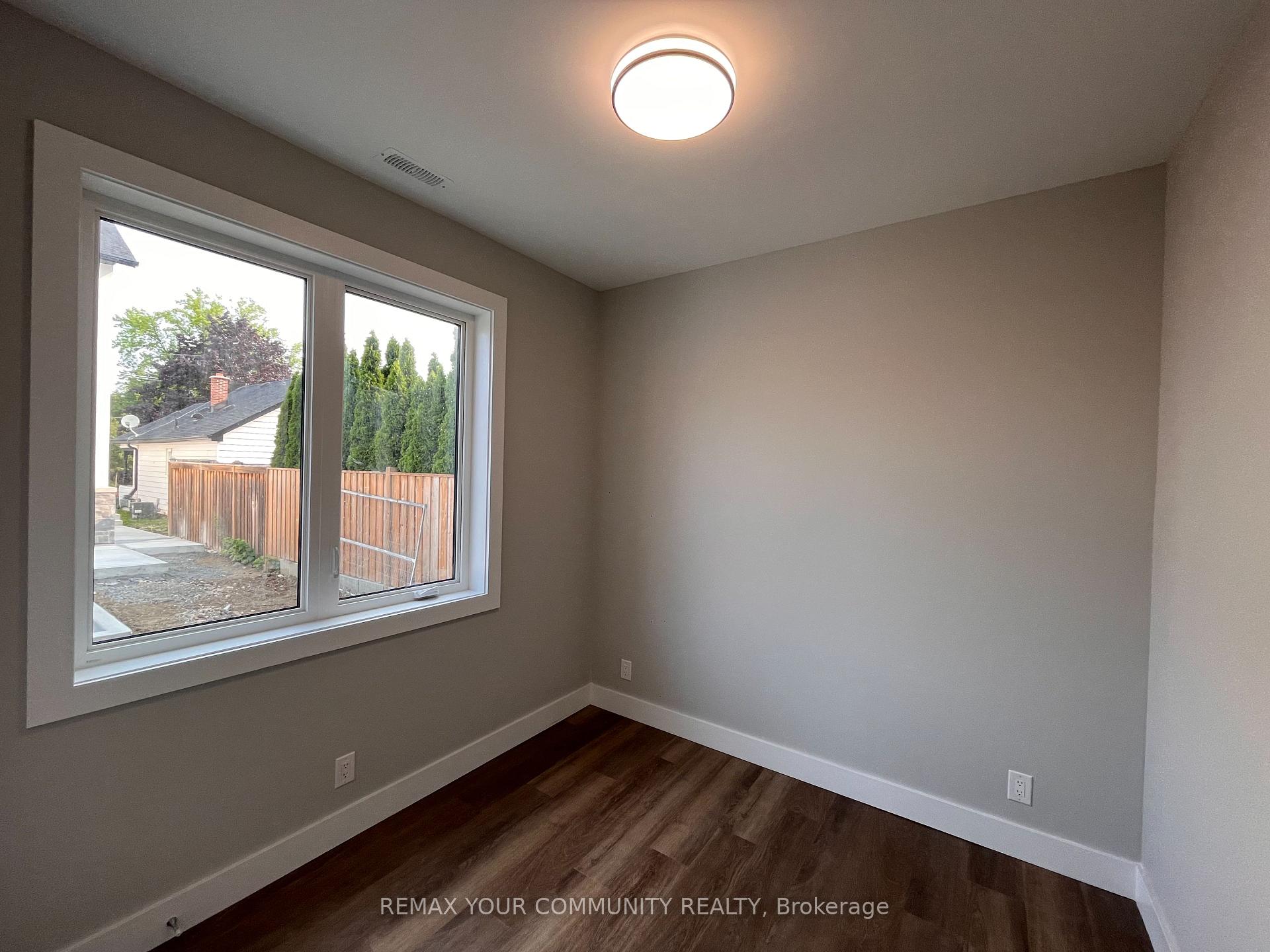 Photo 4 of Unit 3, 19 Cousins Drive, Aurora, Aurora Village — HOMEH