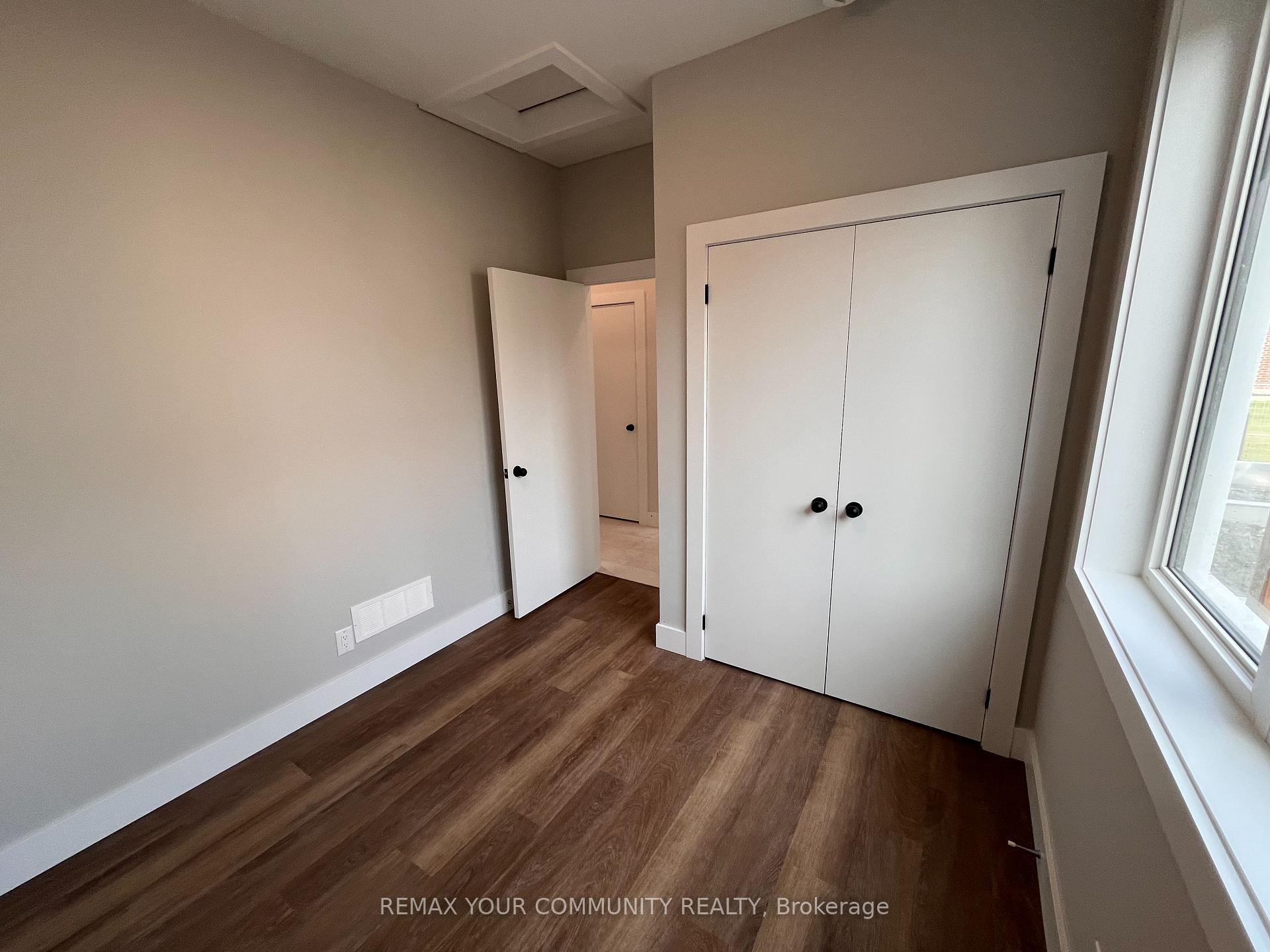 Photo 5 of Unit 3, 19 Cousins Drive, Aurora, Aurora Village — HOMEH