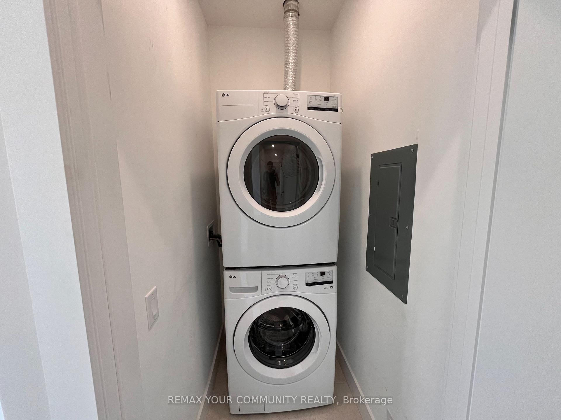 Photo 9 of Unit 3, 19 Cousins Drive, Aurora, Aurora Village — HOMEH