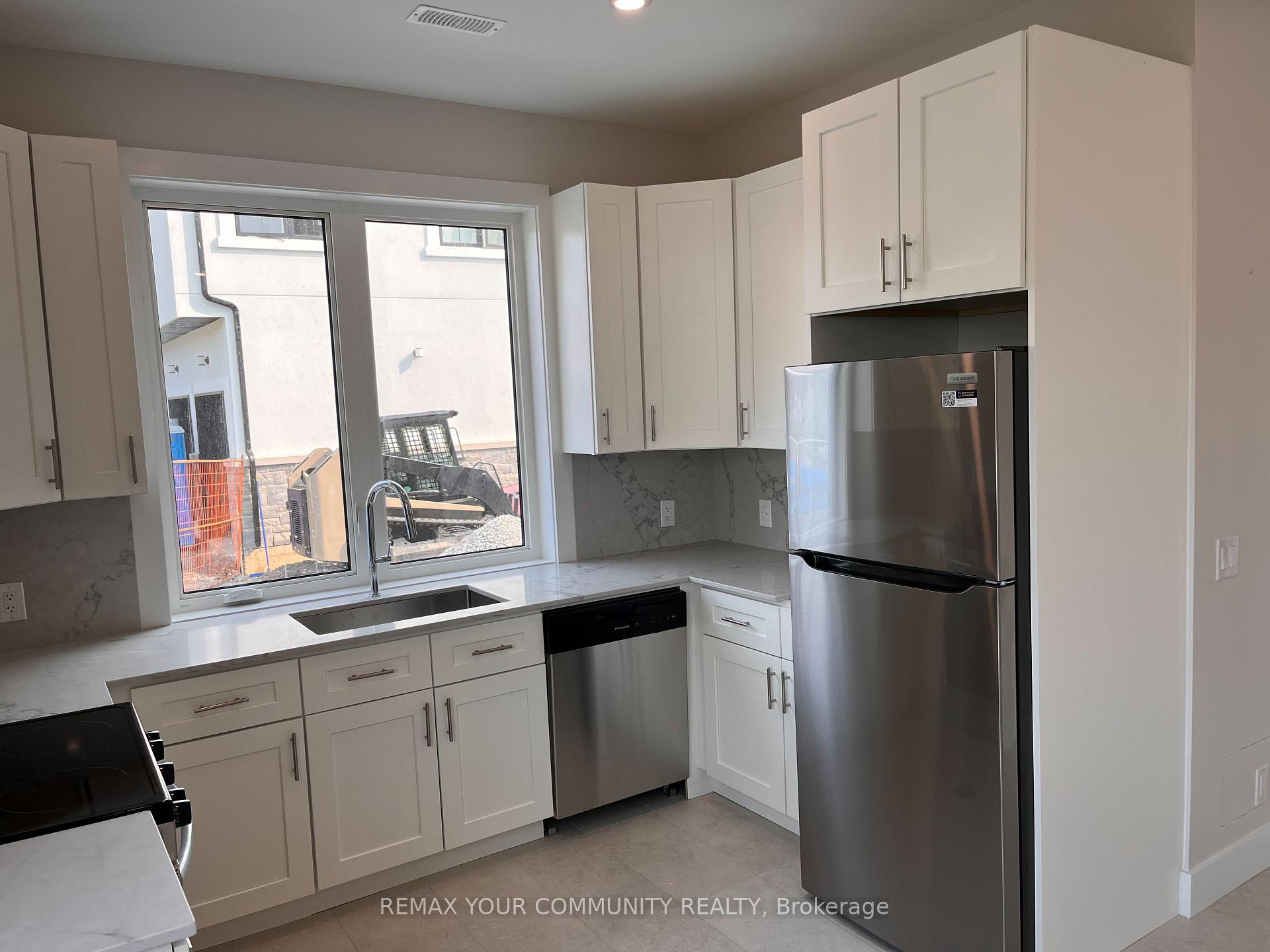 Photo 11 of Unit 3, 19 Cousins Drive, Aurora, Aurora Village — HOMEH