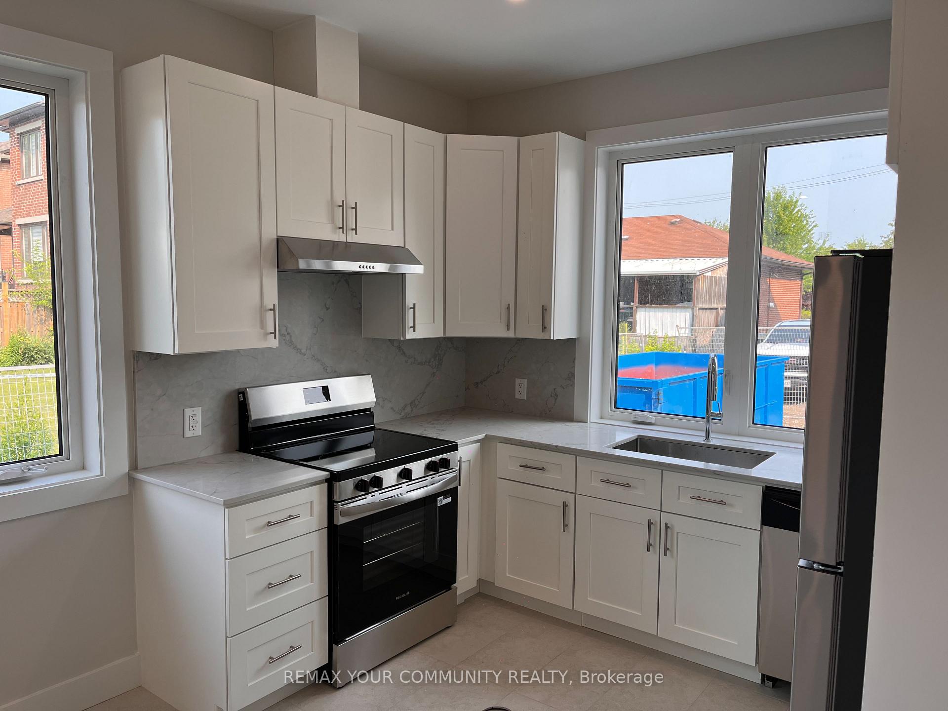 Photo 12 of Unit 3, 19 Cousins Drive, Aurora, Aurora Village — HOMEH