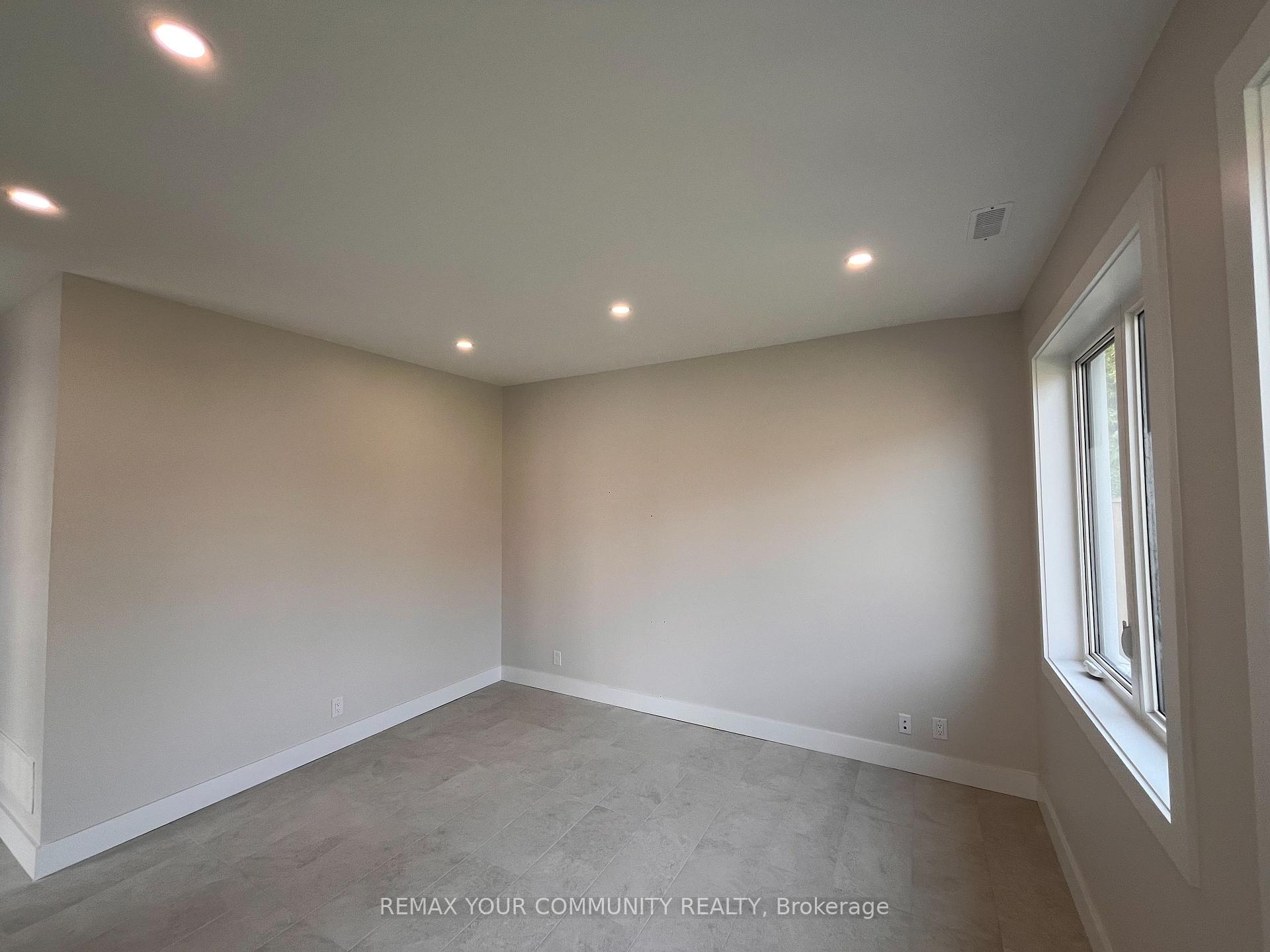 Photo 13 of Unit 3, 19 Cousins Drive, Aurora, Aurora Village — HOMEH
