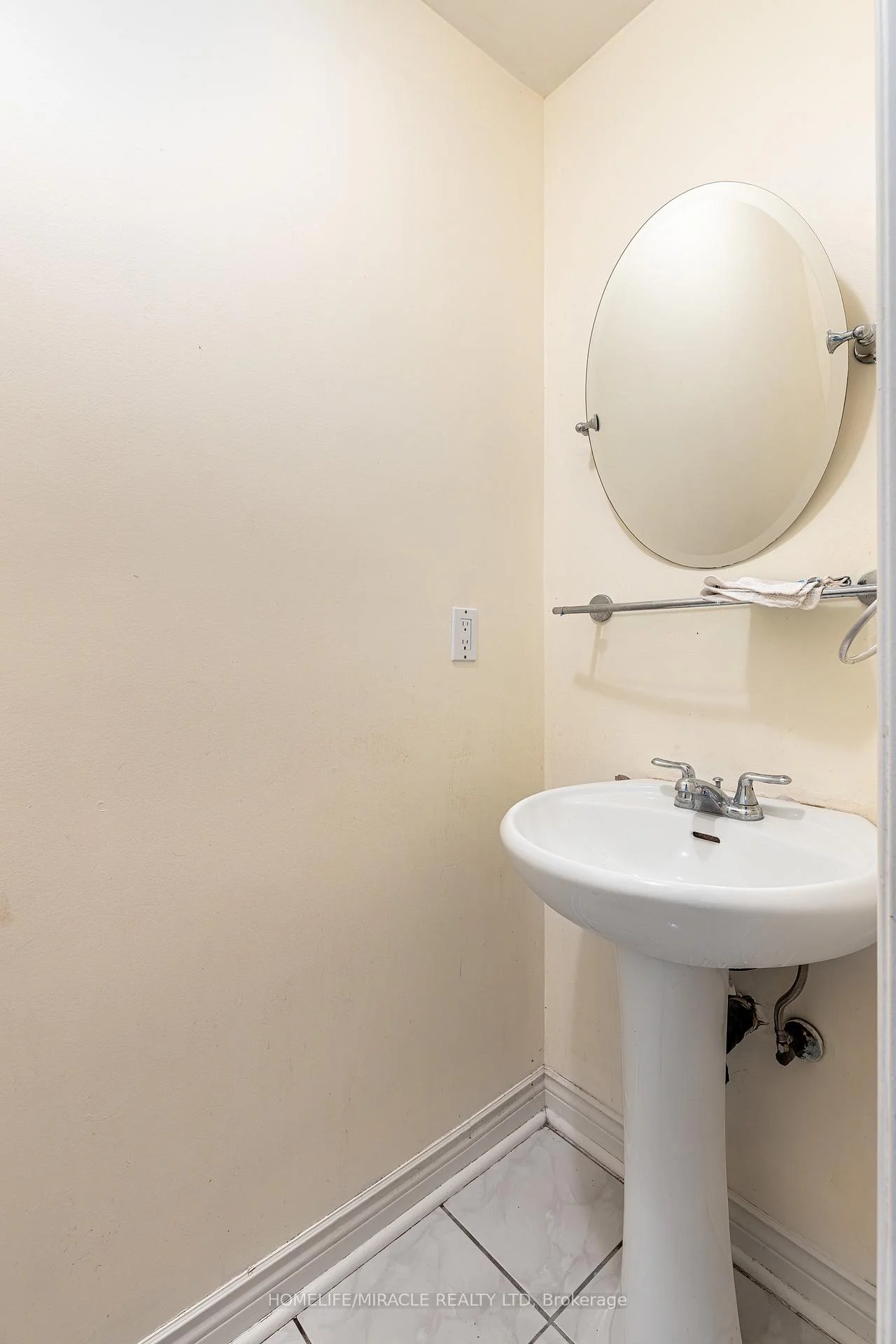 Photo 19 of 33 Torrens Avenue, Toronto, Broadview North — HOMEH