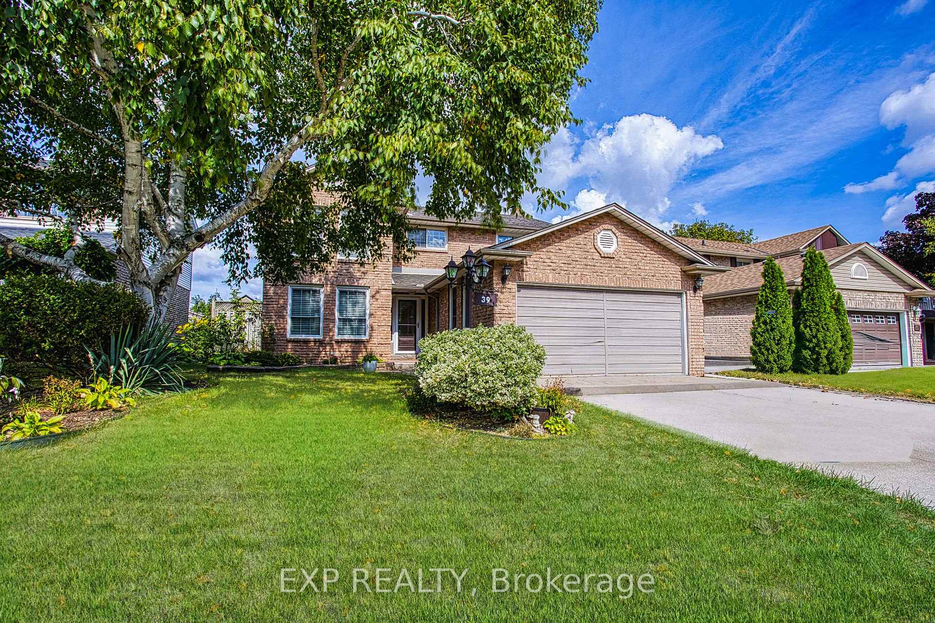 Photo 1 of 39 Ainsworth Street, Hamilton, Stoney Creek Mountain — HOMEH
