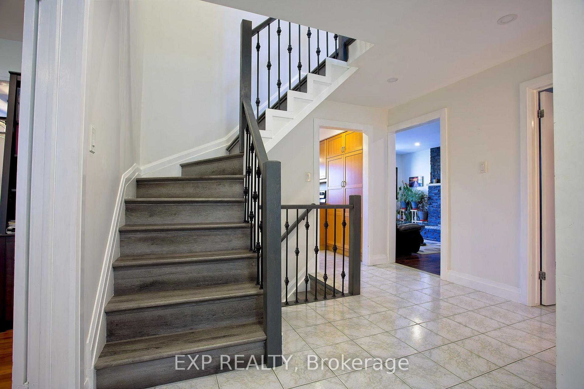 Photo 4 of 39 Ainsworth Street, Hamilton, Stoney Creek Mountain — HOMEH
