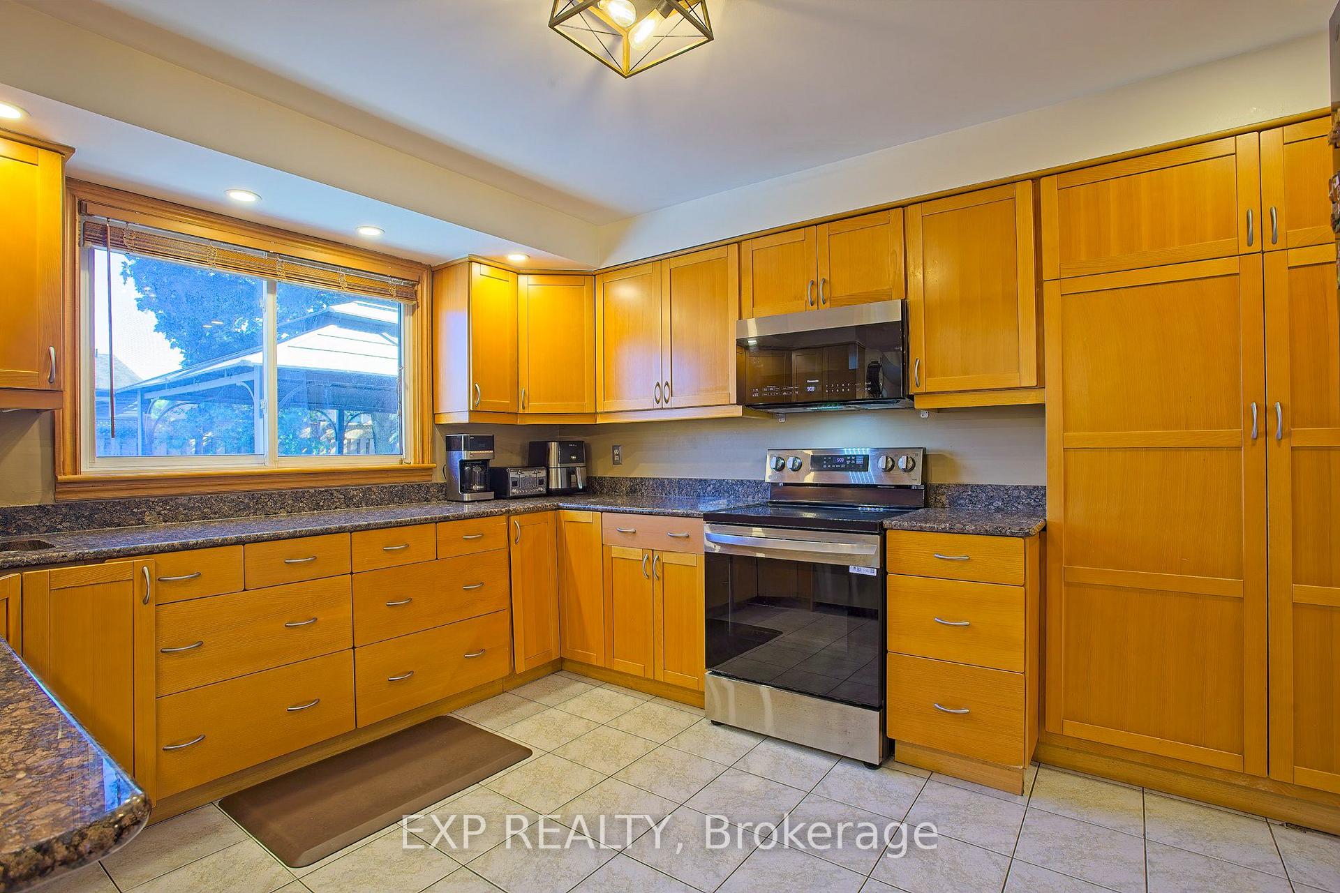 Photo 13 of 39 Ainsworth Street, Hamilton, Stoney Creek Mountain — HOMEH
