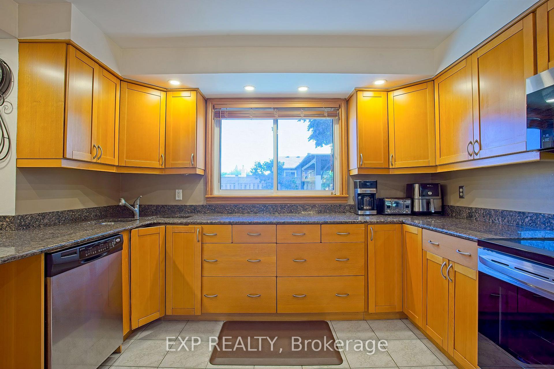 Photo 15 of 39 Ainsworth Street, Hamilton, Stoney Creek Mountain — HOMEH