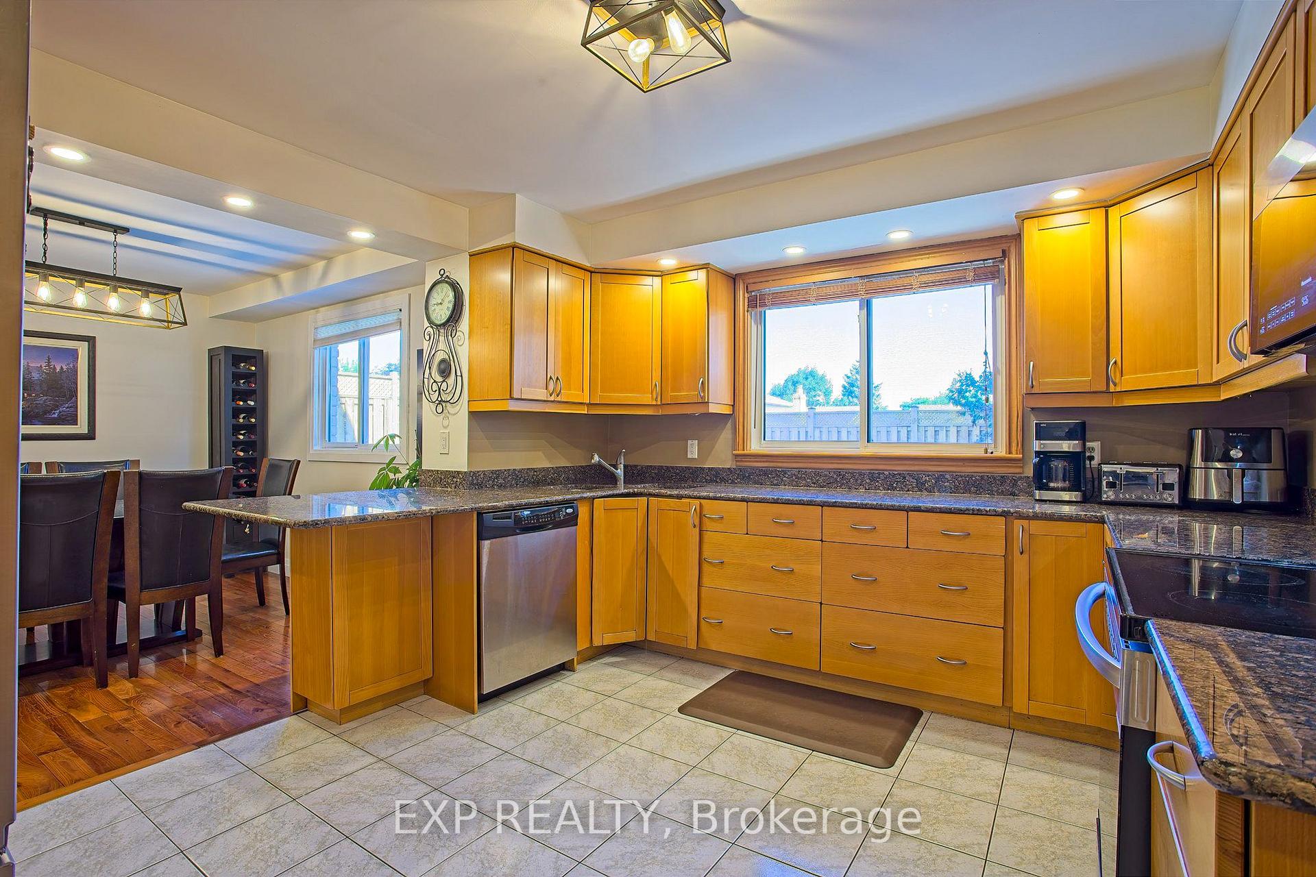 Photo 16 of 39 Ainsworth Street, Hamilton, Stoney Creek Mountain — HOMEH