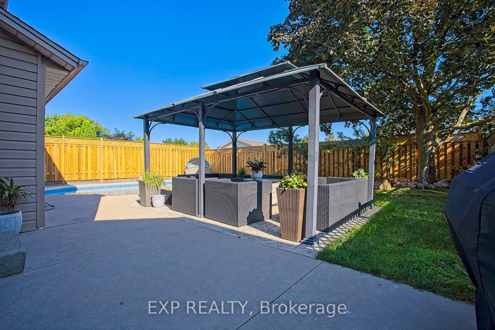 Photo 37 of 39 Ainsworth Street, Hamilton, Stoney Creek Mountain — HOMEH