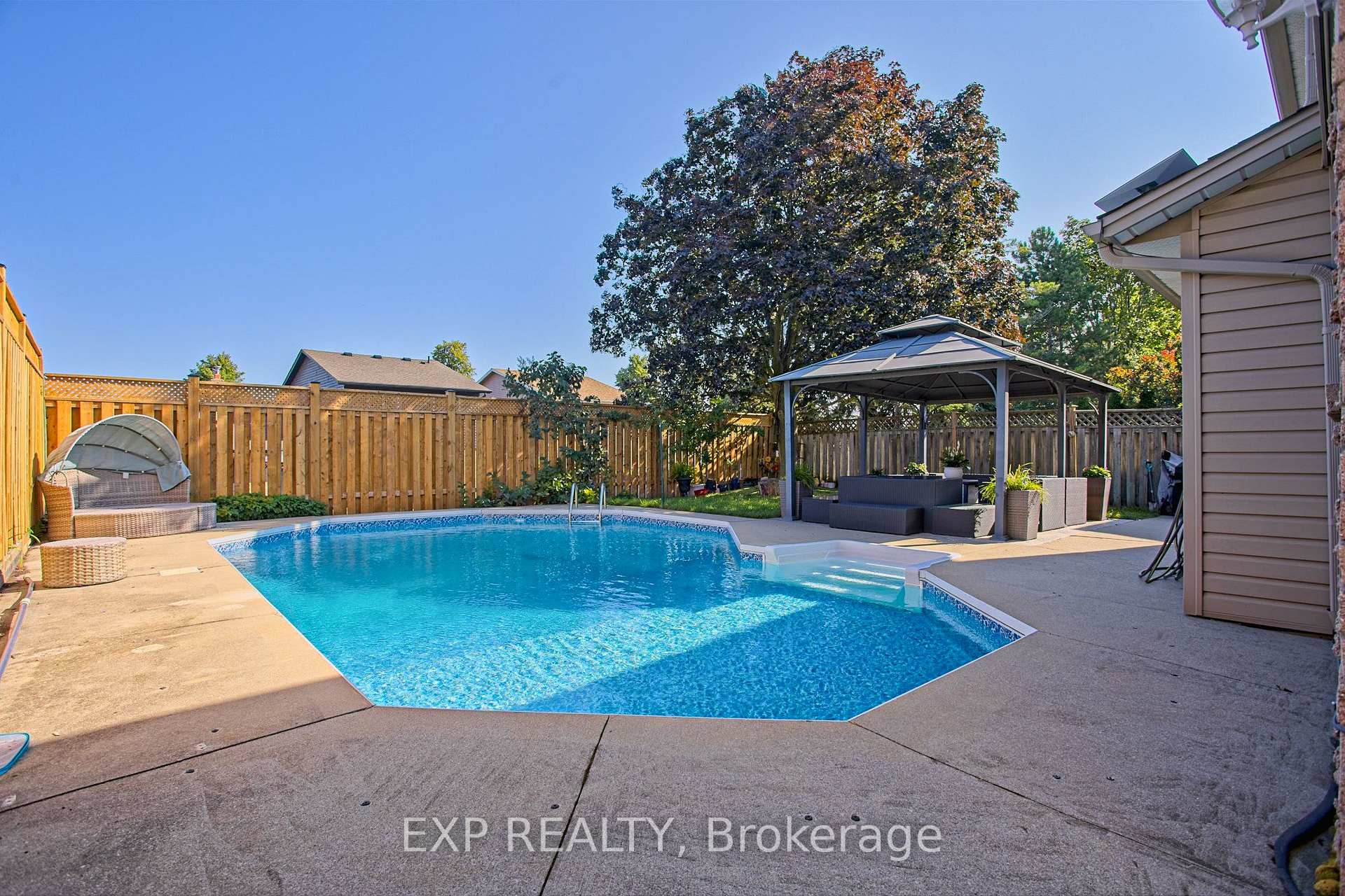 Photo 38 of 39 Ainsworth Street, Hamilton, Stoney Creek Mountain — HOMEH