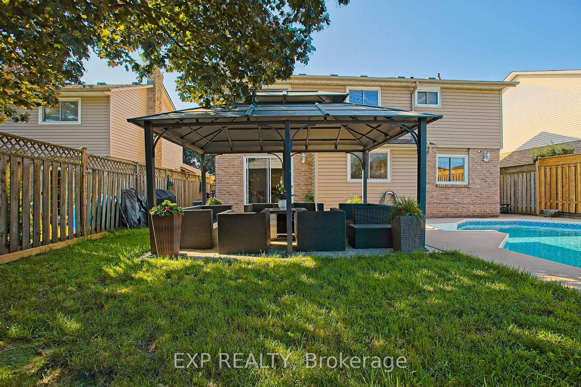 Photo 40 of 39 Ainsworth Street, Hamilton, Stoney Creek Mountain — HOMEH